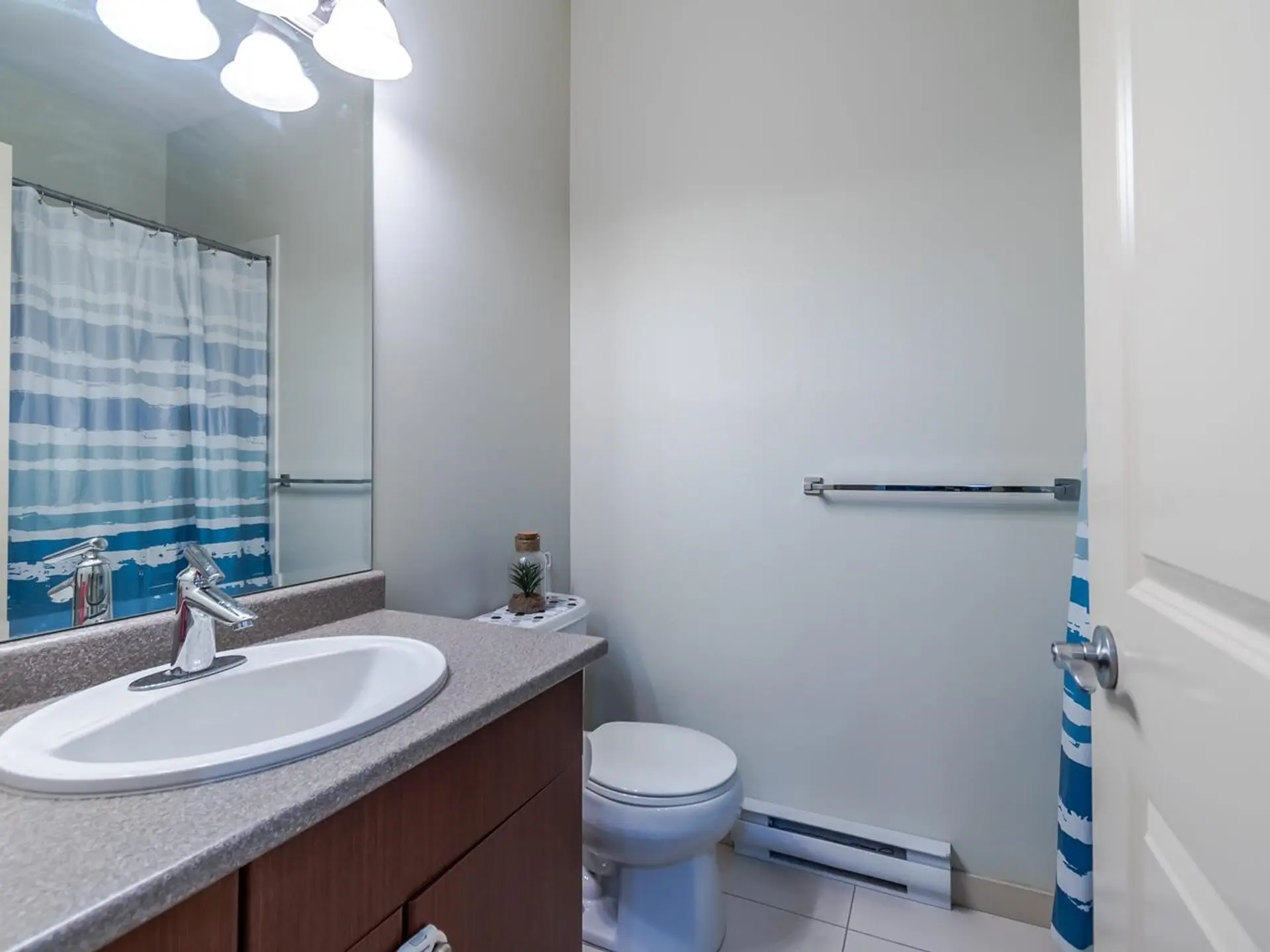 Property at #407 33338 E Bourquin Crescent, Abbotsford, BC