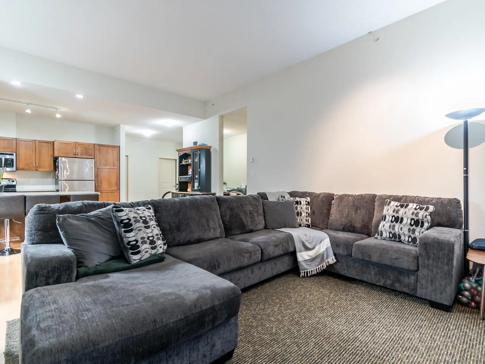 Property at #407 33338 E Bourquin Crescent, Abbotsford, BC