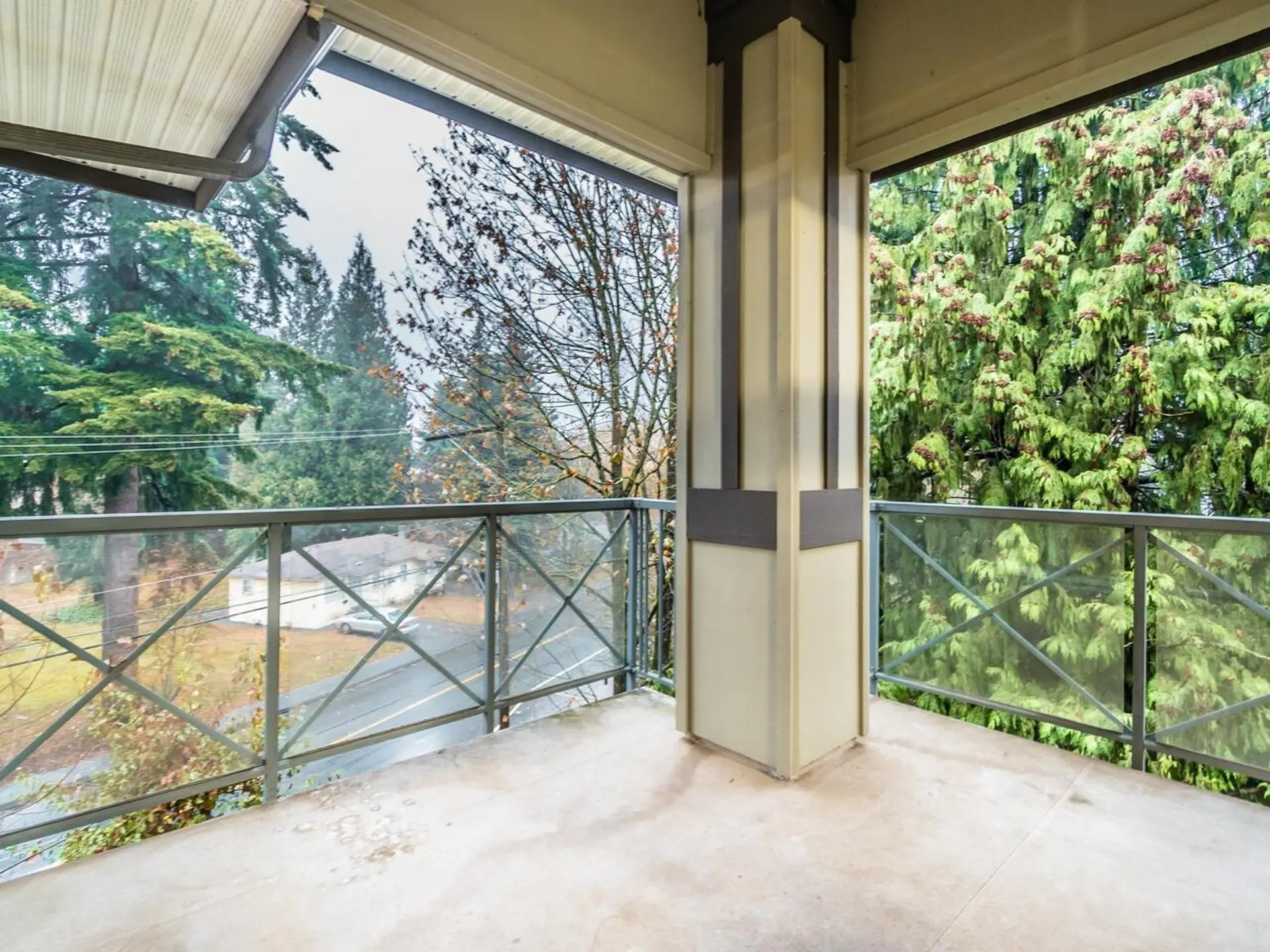 Property at #407 33338 E Bourquin Crescent, Abbotsford, BC