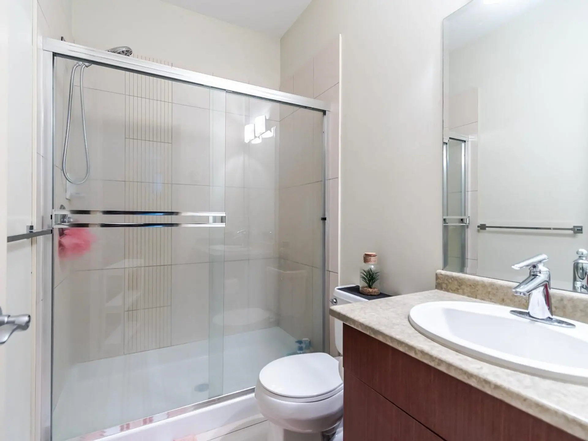 Property at #407 33338 E Bourquin Crescent, Abbotsford, BC