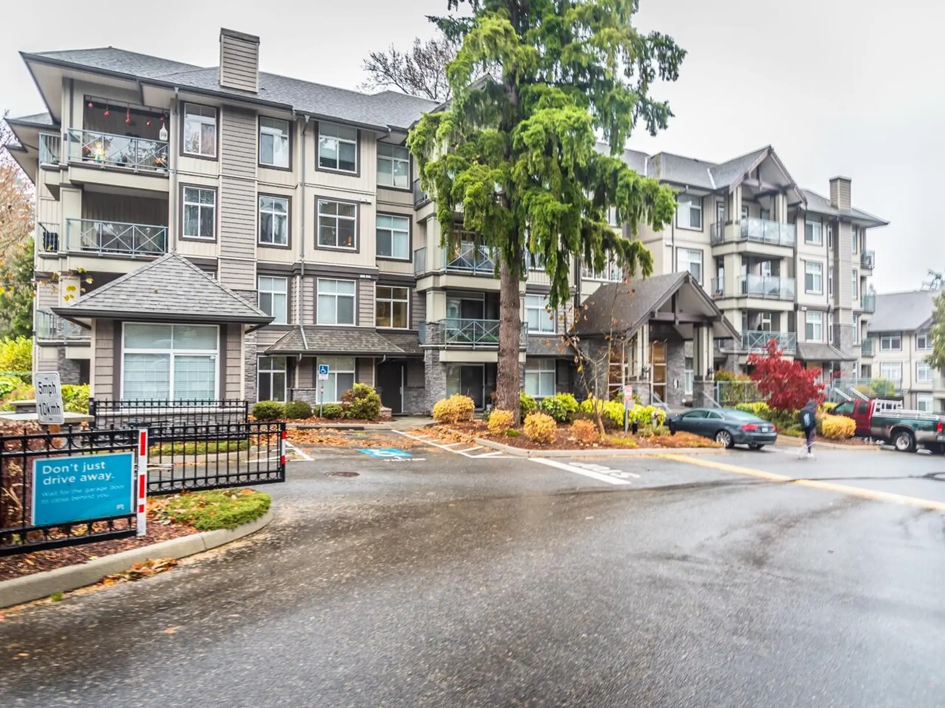 Property at #407 33338 E Bourquin Crescent, Abbotsford, BC