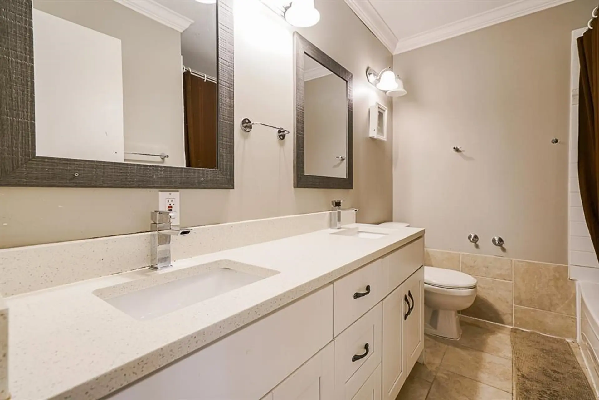 Property at 19886 37 Avenue, Langley, BC