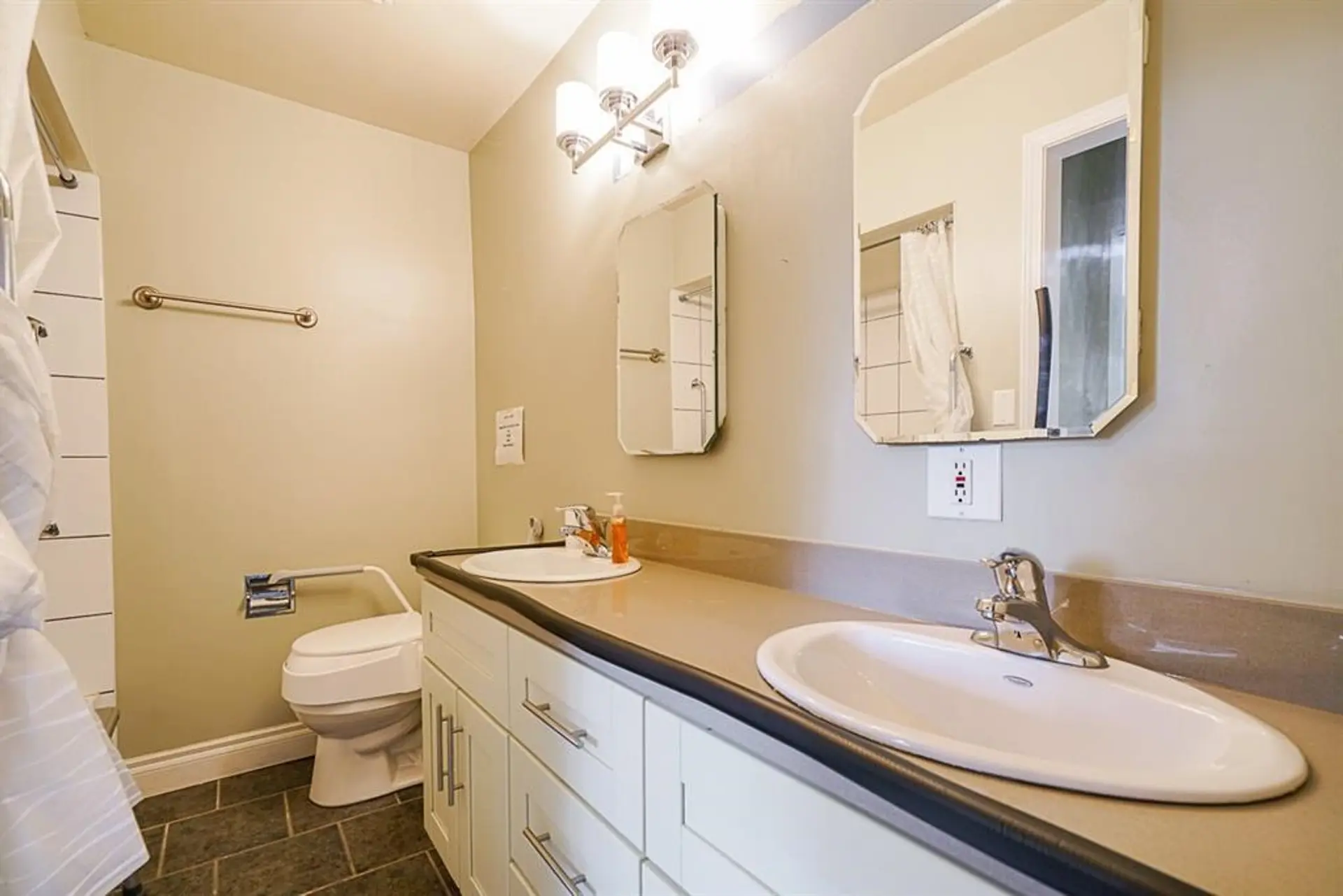 Property at 19886 37 Avenue, Langley, BC