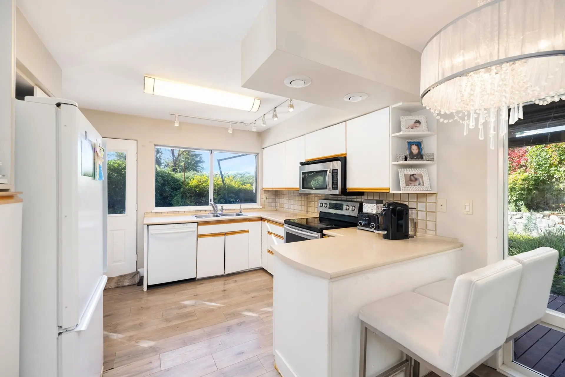 Property at 4110 Burkeridge Place, West Vancouver, BC