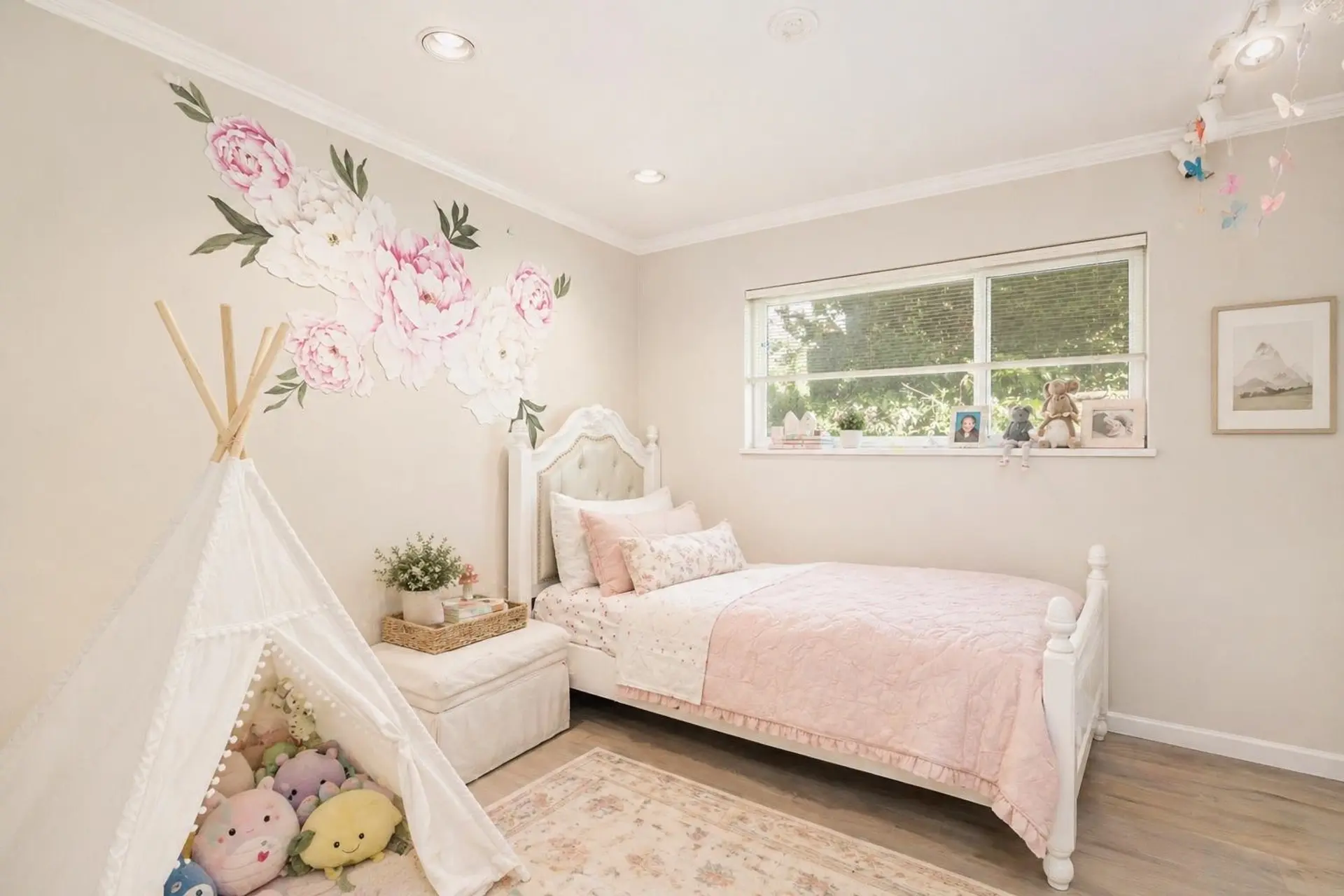 Property at 4110 Burkeridge Place, West Vancouver, BC