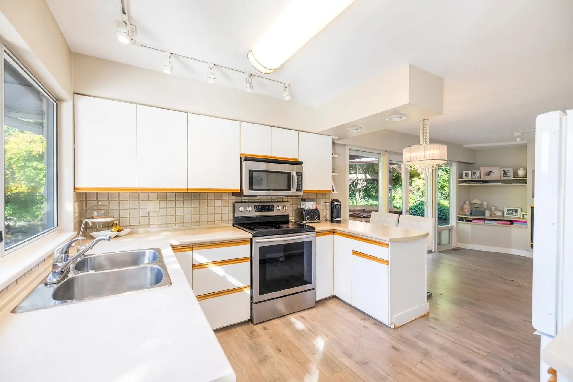 Property at 4110 Burkeridge Place, West Vancouver, BC