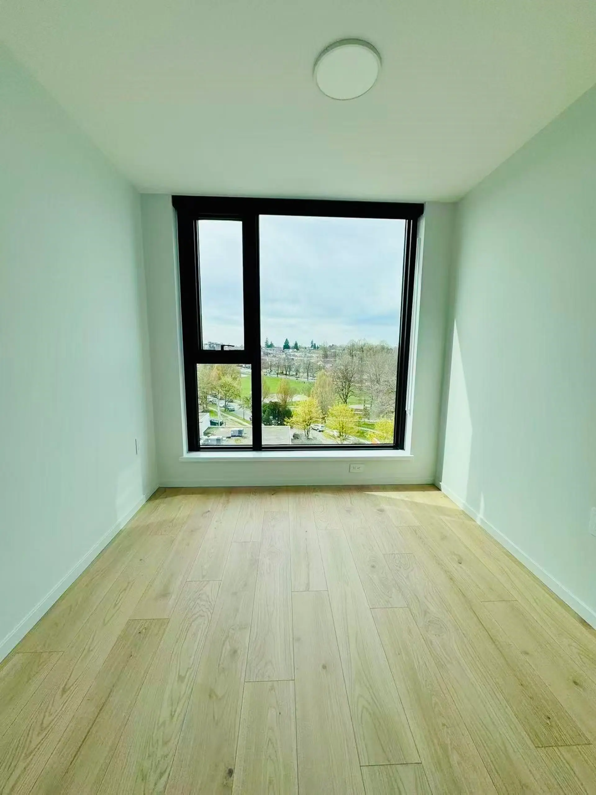 Property at #602 2729 Kingsway, Vancouver, BC