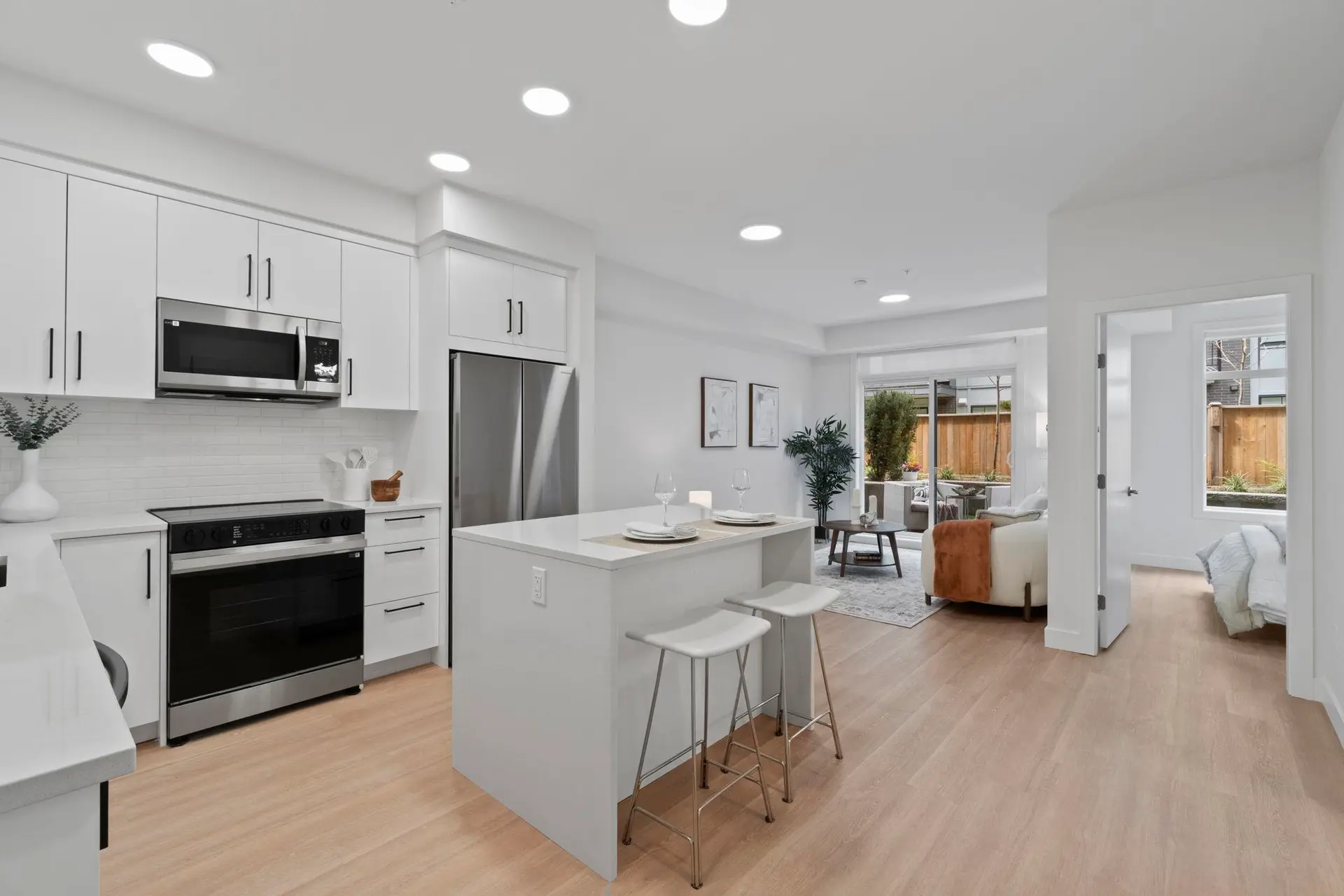 #415 33820 South Fraser Way - Image 2