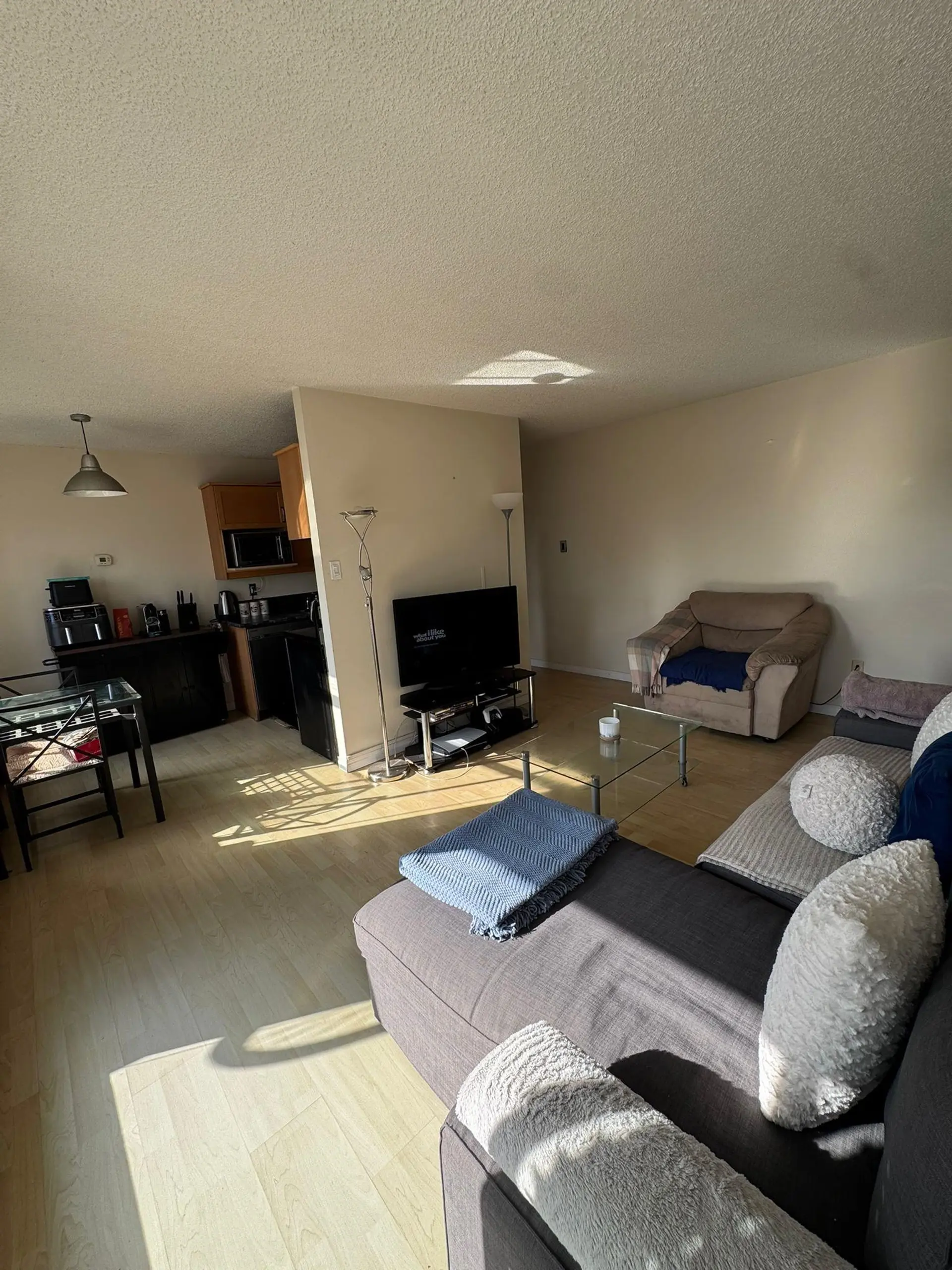 #407 1146 Harwood Street - Image 3