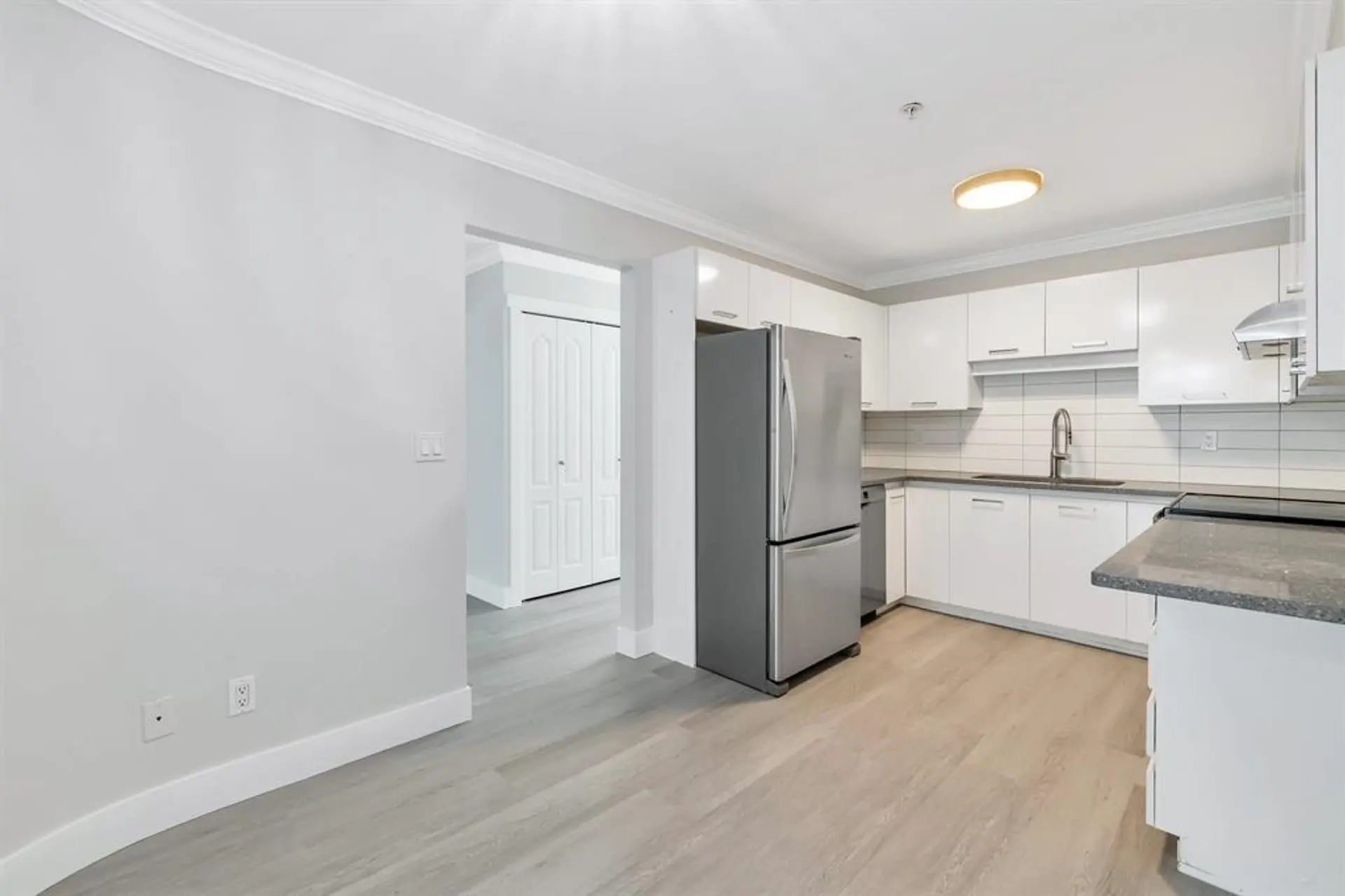 #310 14965 Marine Drive - Image 11