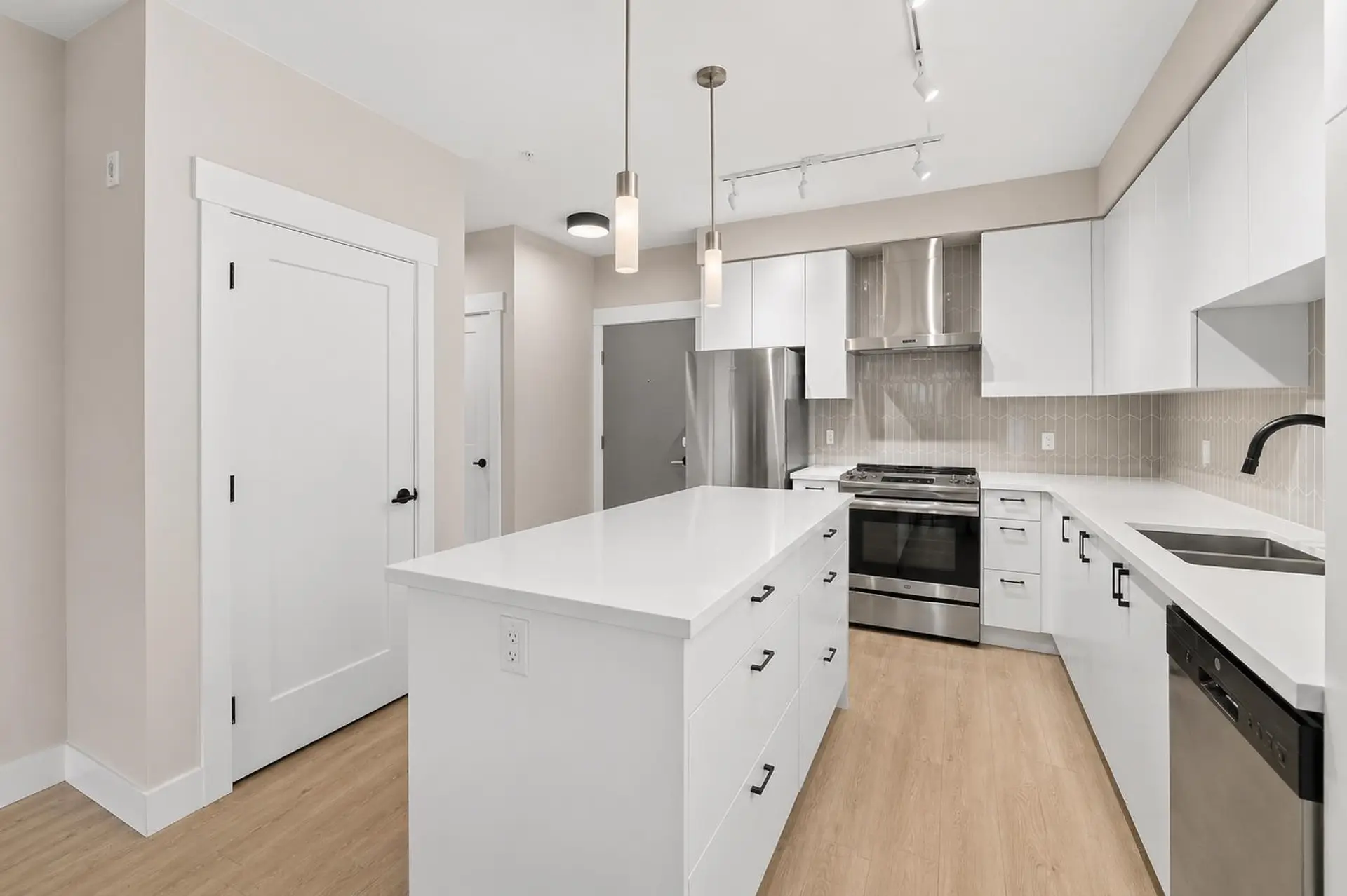 #B208 20838 78b Avenue - Image 6
