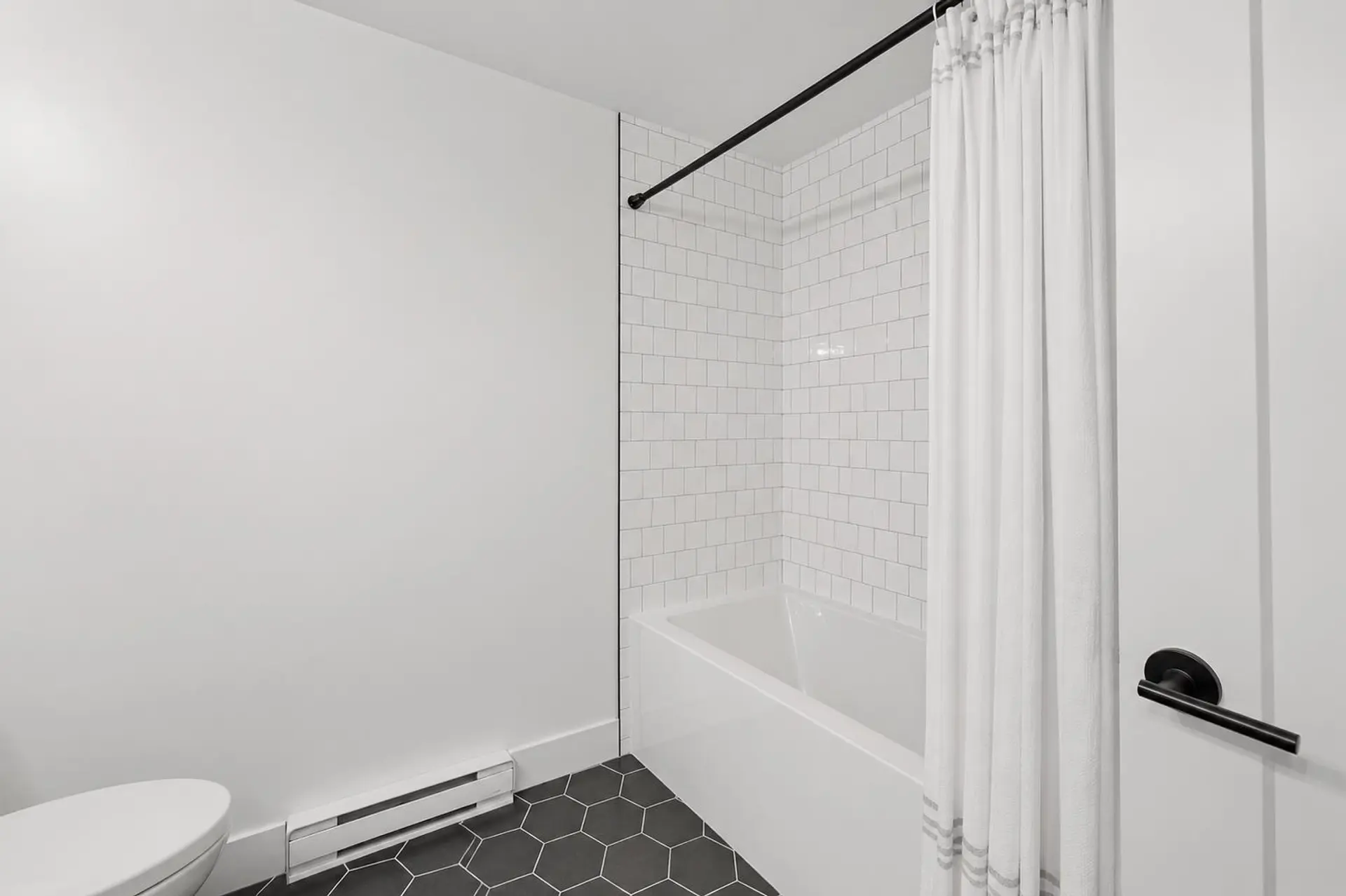 #B208 20838 78b Avenue - Image 12