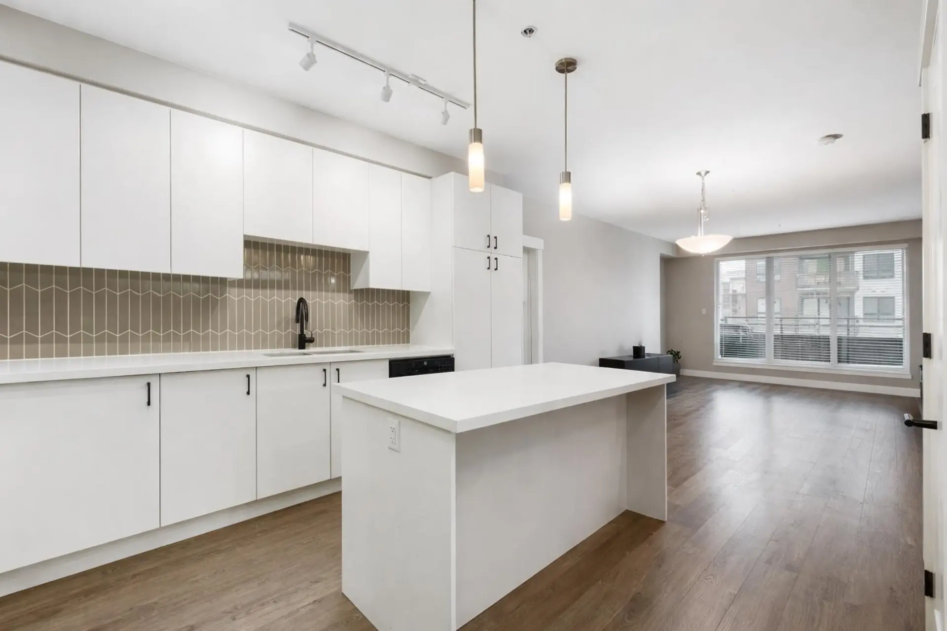 #B208 20838 78b Avenue - Image 5