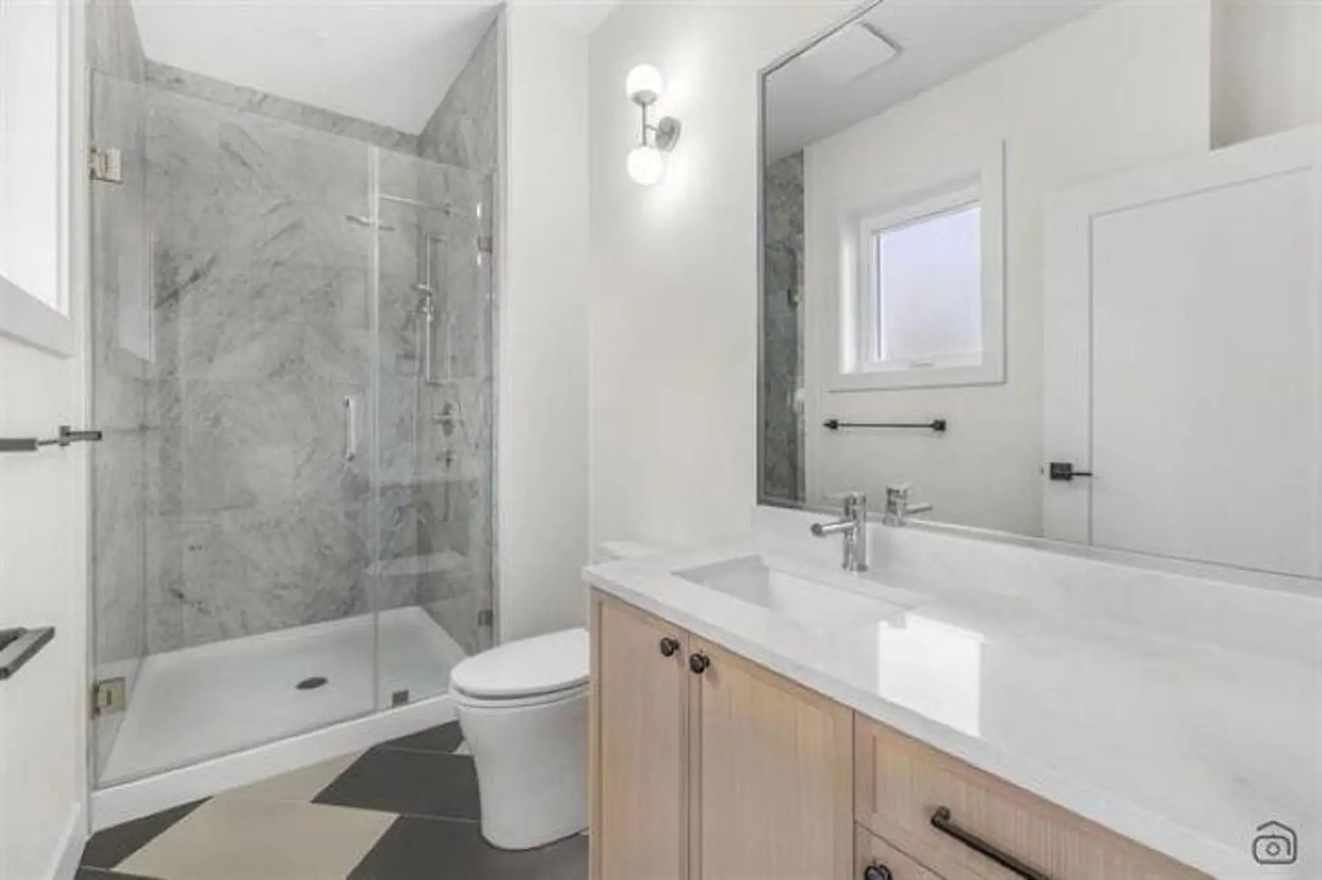 718 E 62nd Avenue - Image 8