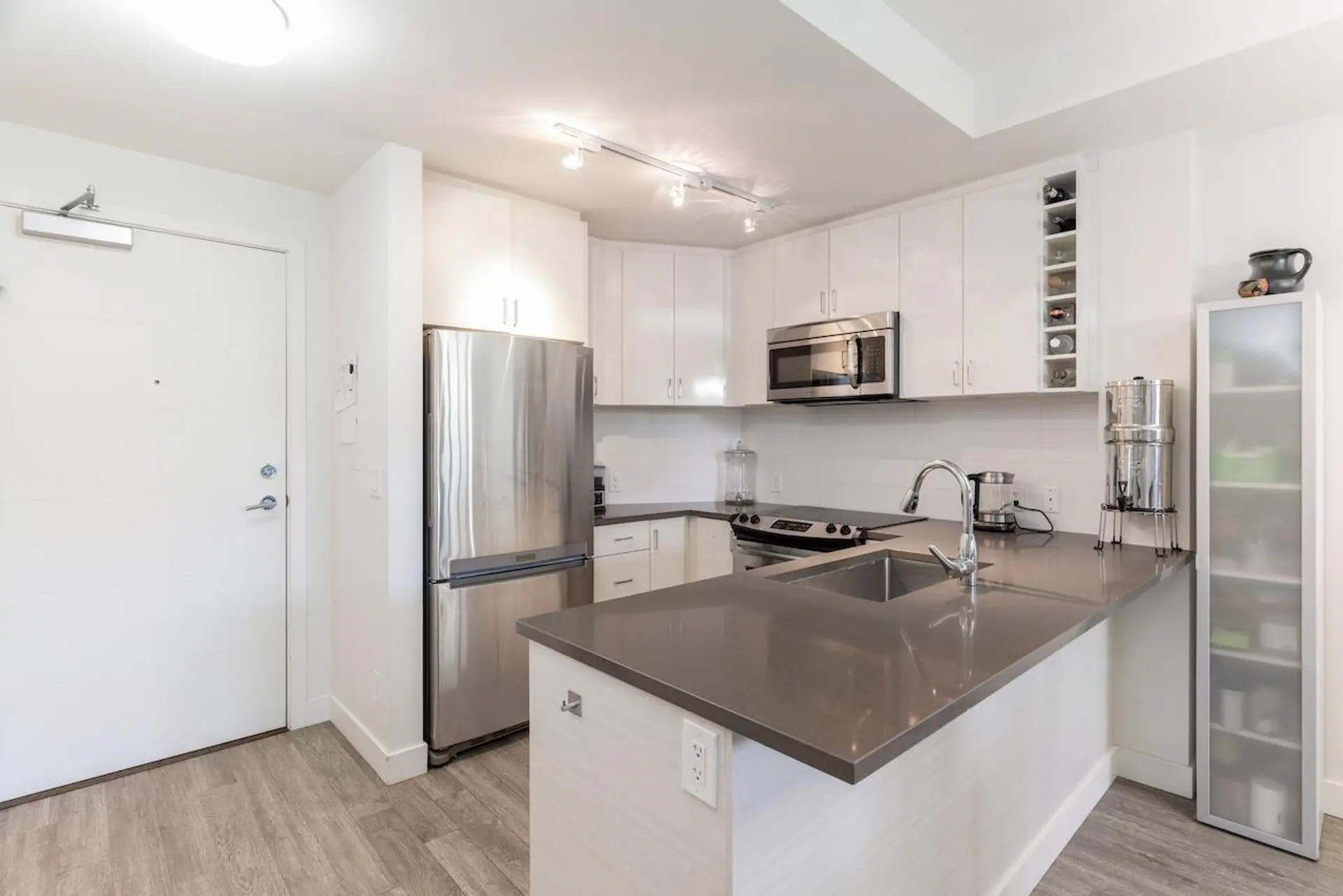 #311 13919 Fraser Highway - Image 4
