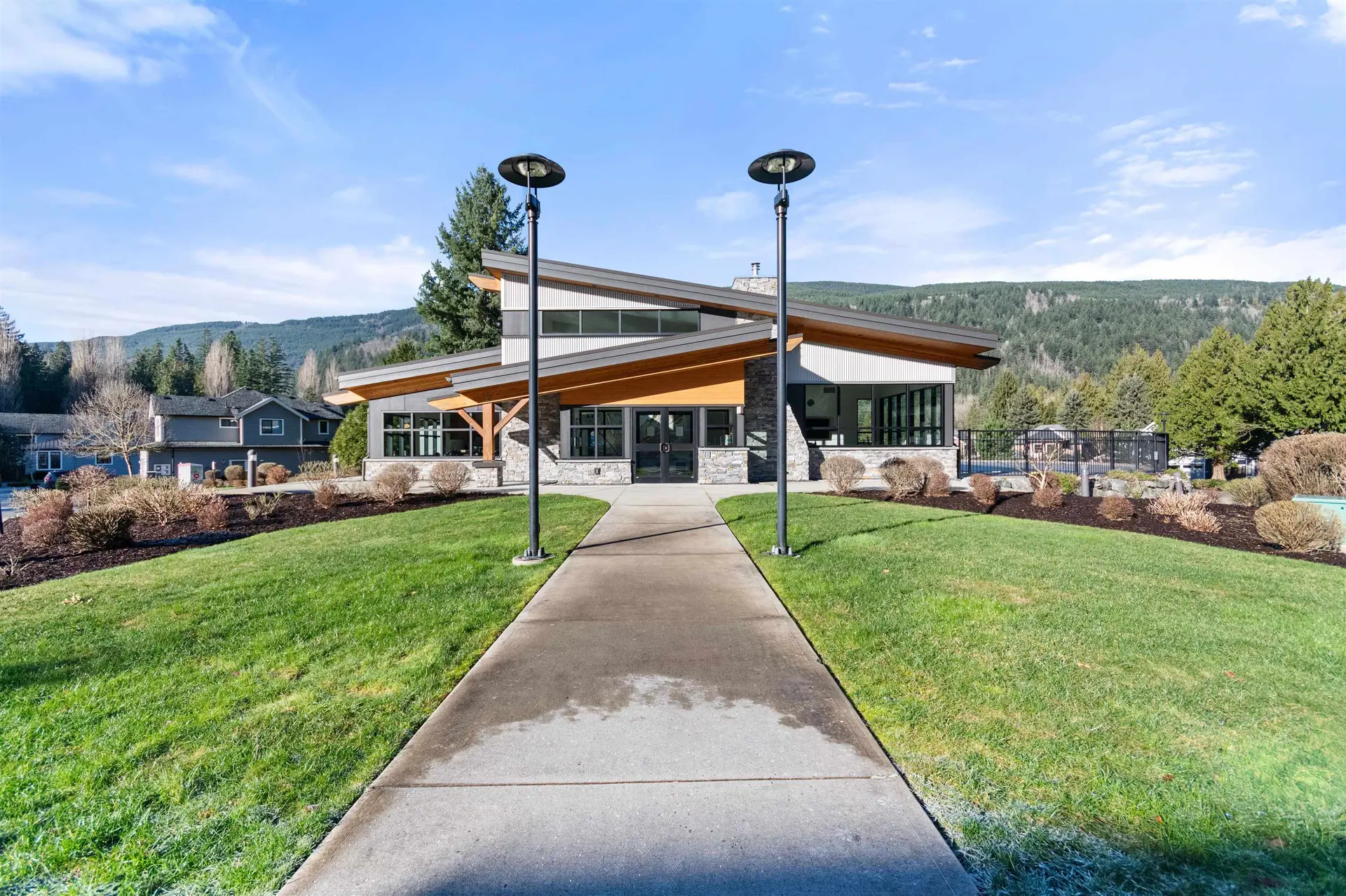 #12 1885 Columbia Valley Road - Image 14