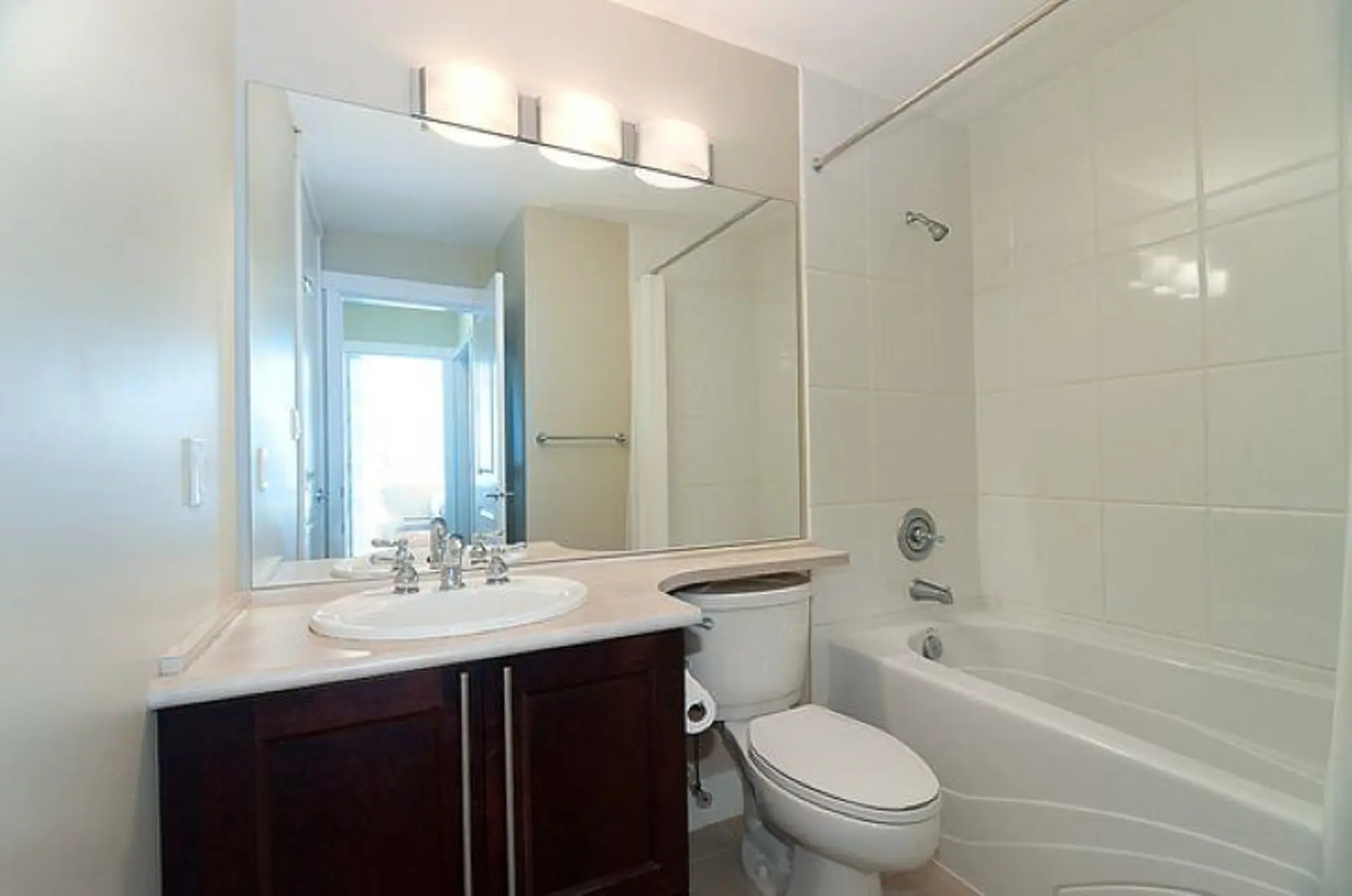 #320 4685 Valley Drive - Image 10