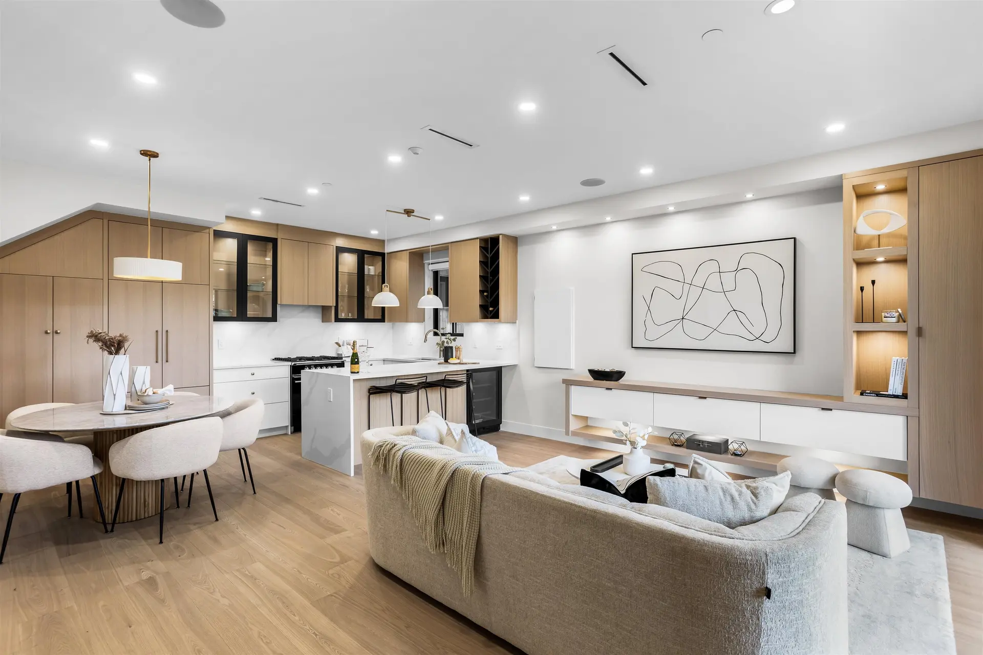 #1 165 E 45th Avenue - Image 4