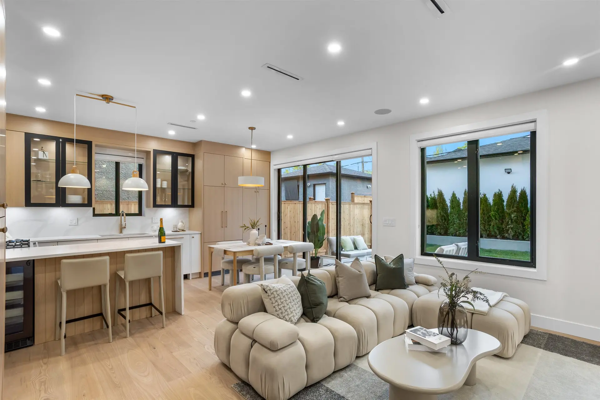 #2 165 E 45th Avenue - Image 3