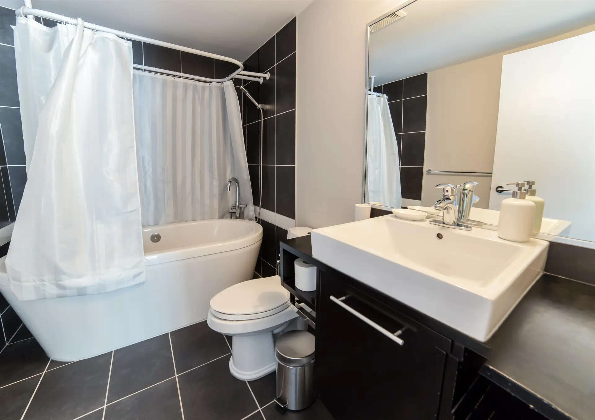 #707 633 Abbott Street - Image 5