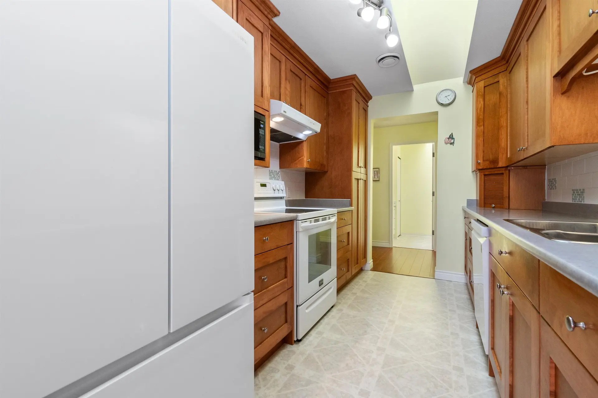 #401 9175 Edward Street - Image 3