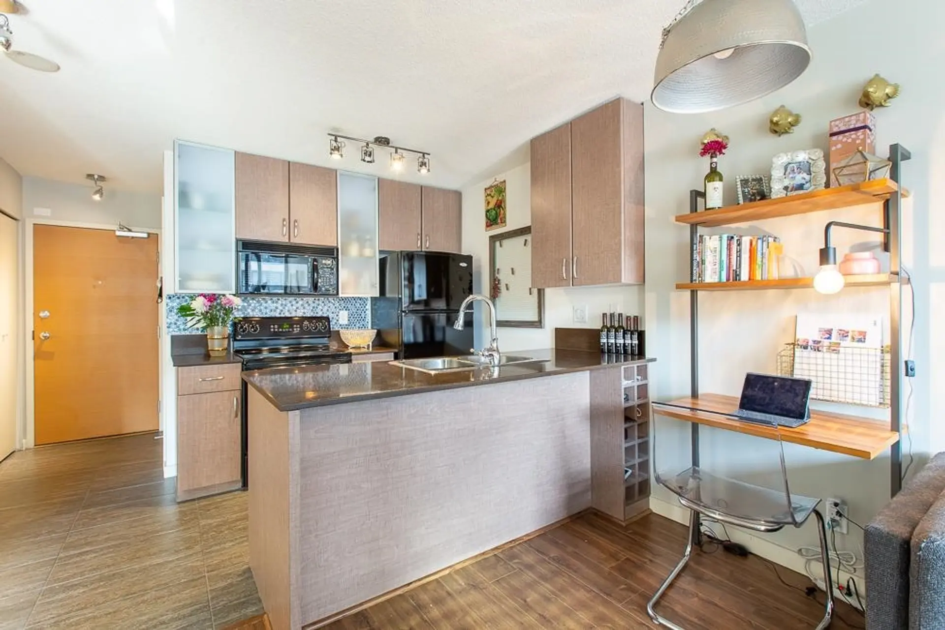 #406 909 Mainland Street - Image 2
