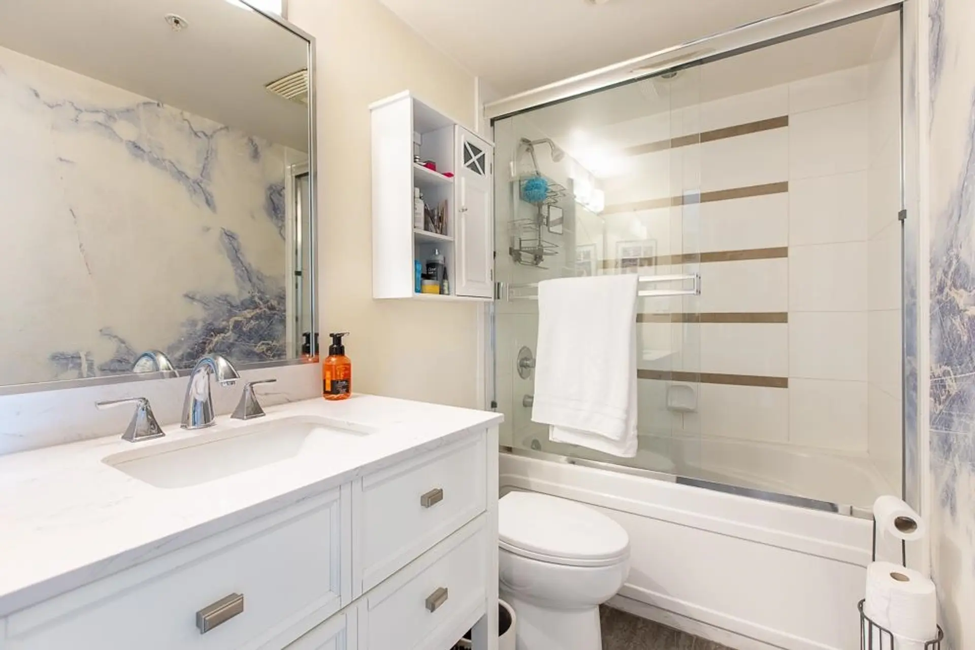 #406 909 Mainland Street - Image 6