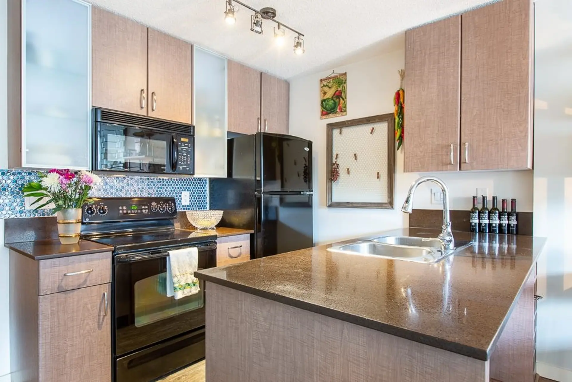 #406 909 Mainland Street - Image 3