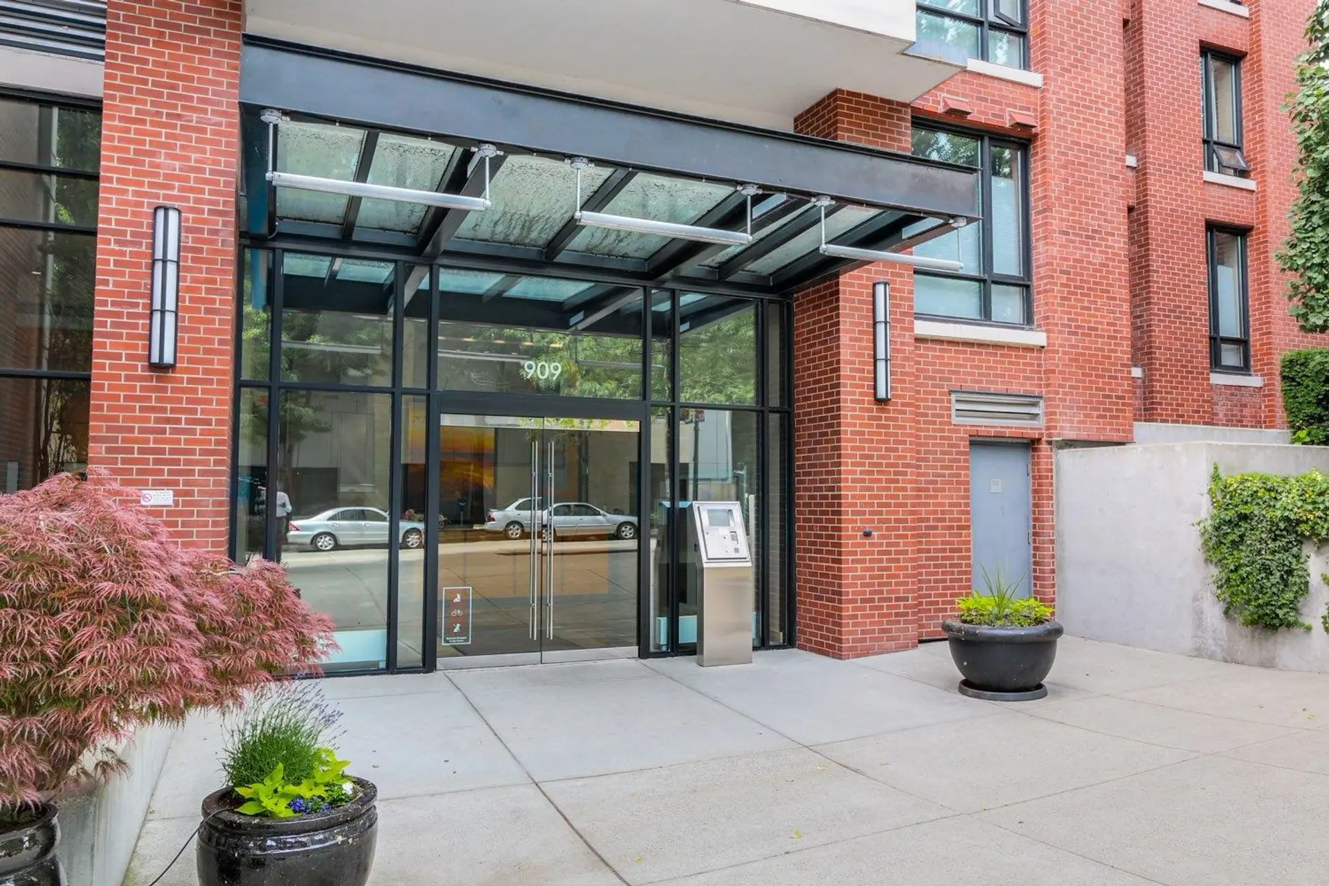 #406 909 Mainland Street - Image 8