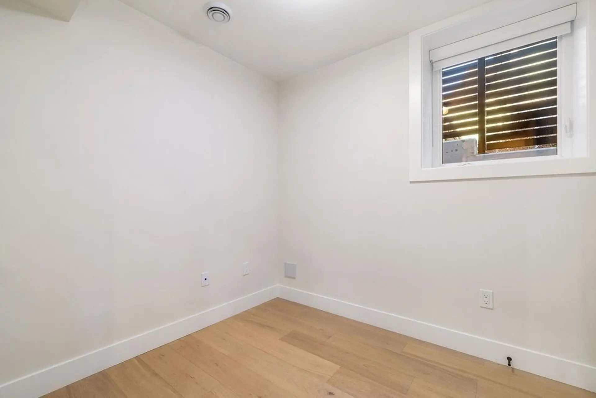 #1 1933 Templeton Drive - Image 15