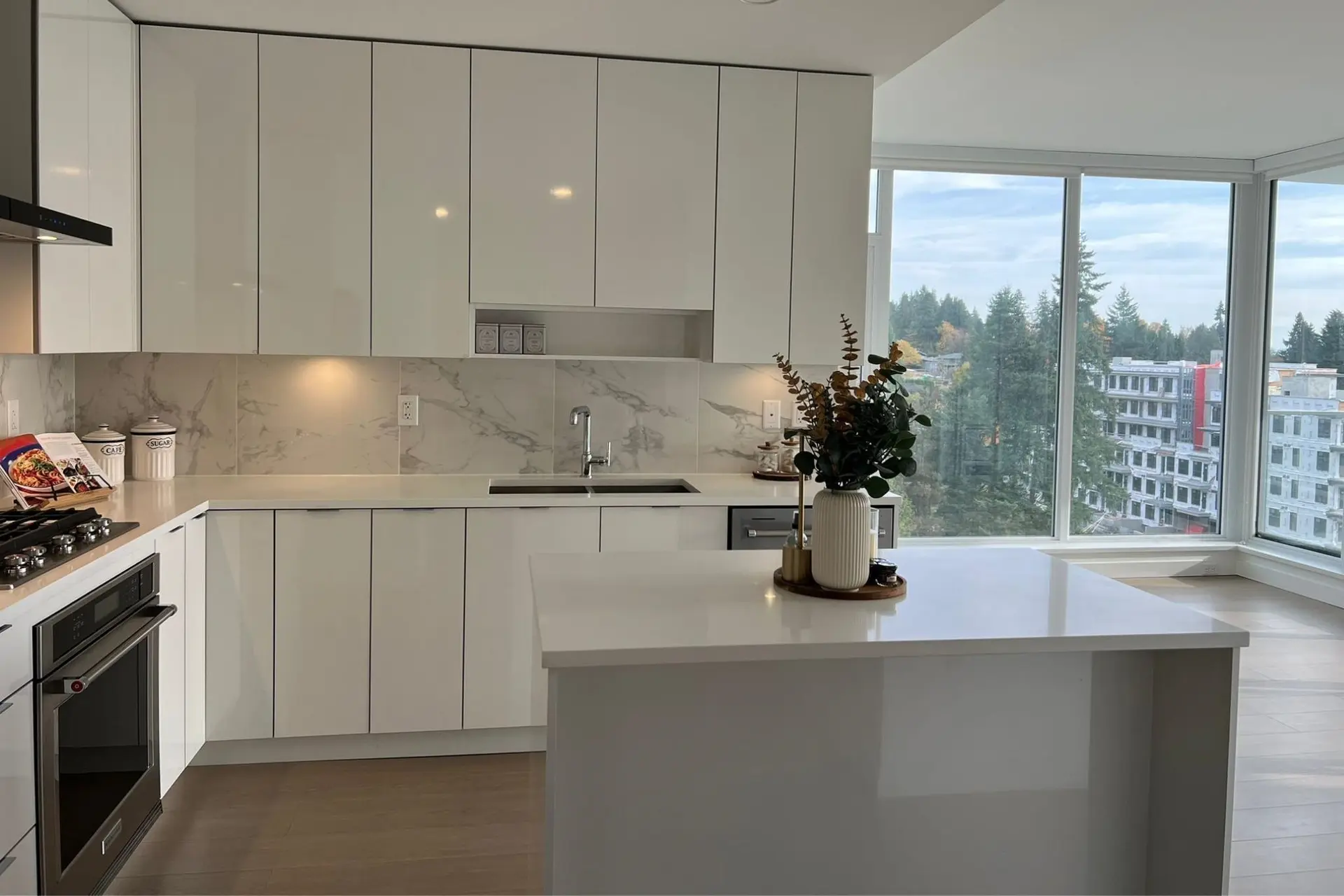 #704 555 Sydney Avenue - Image 2