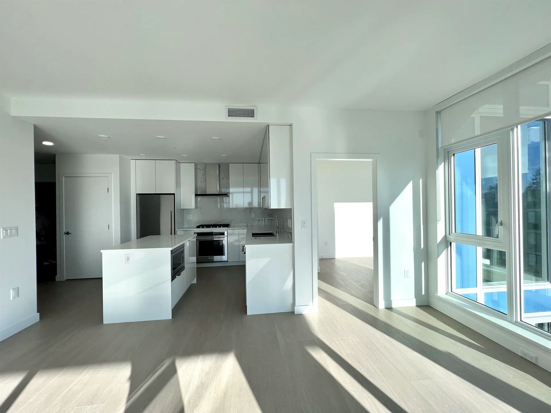 #704 555 Sydney Avenue - Image 6