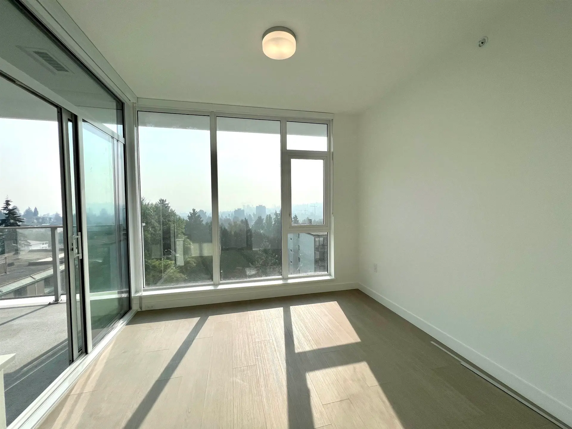 #704 555 Sydney Avenue - Image 9