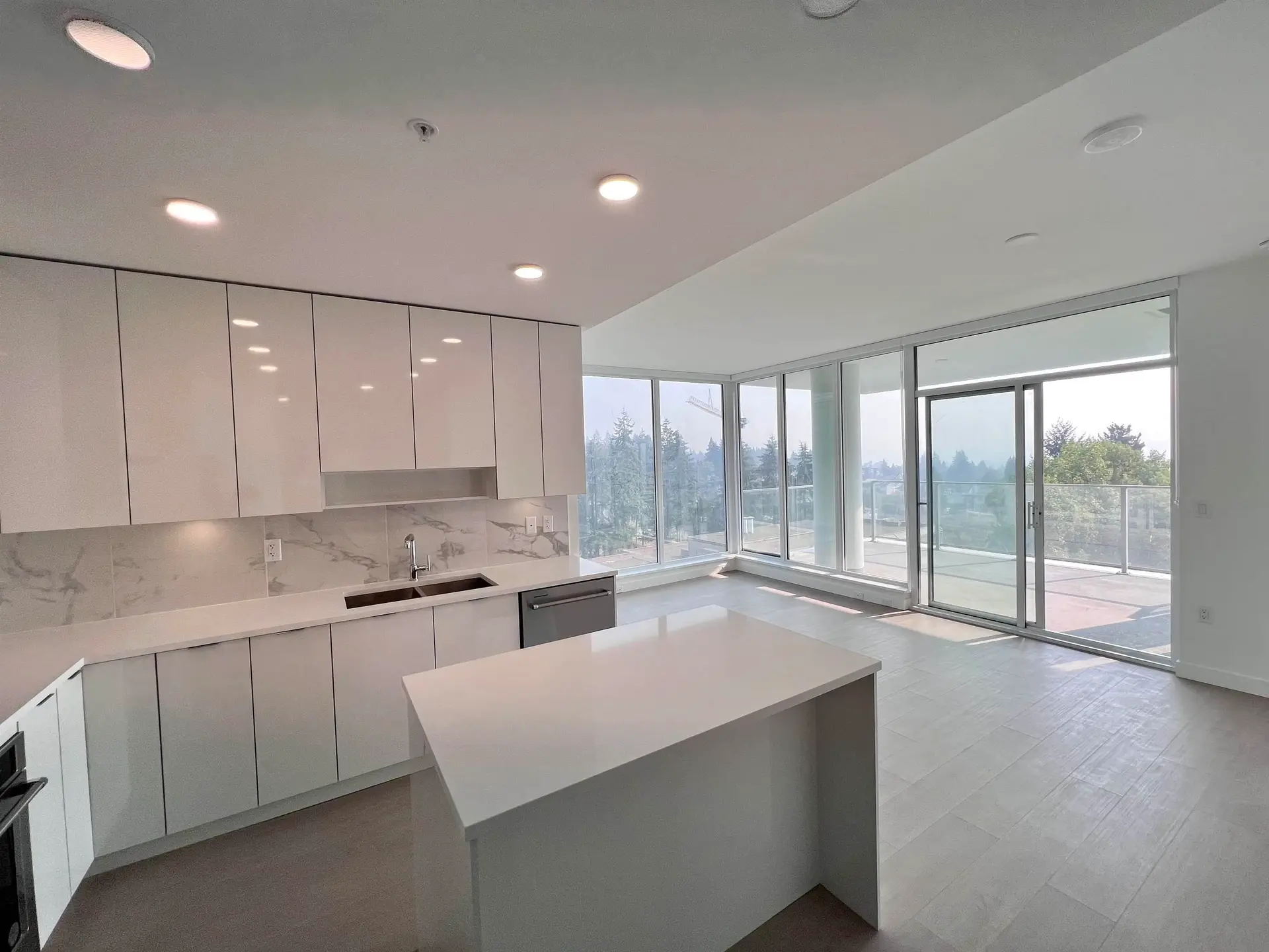 #704 555 Sydney Avenue - Image 4