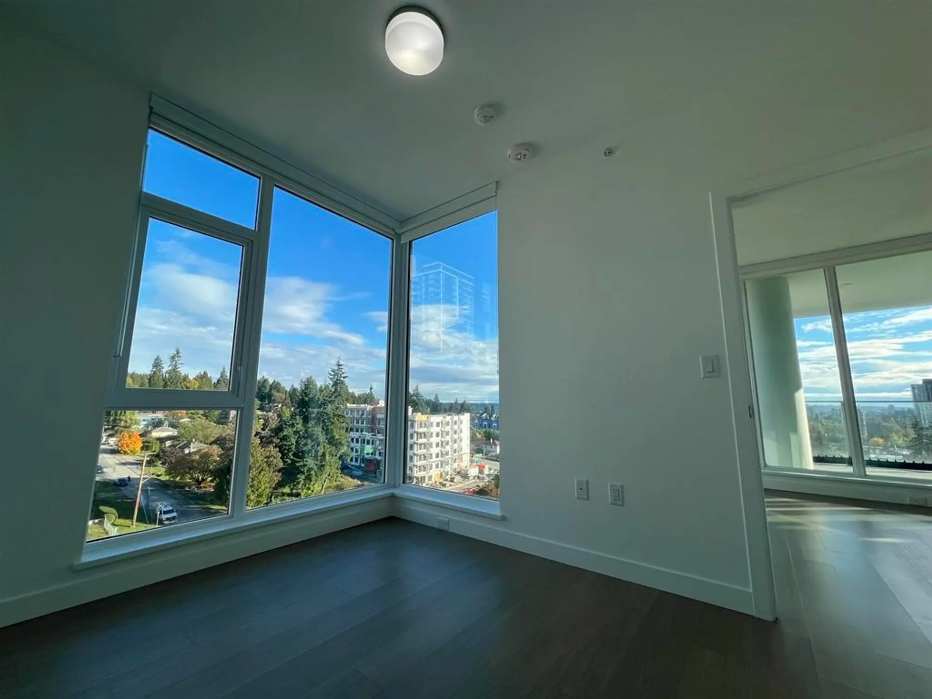 #704 555 Sydney Avenue - Image 8