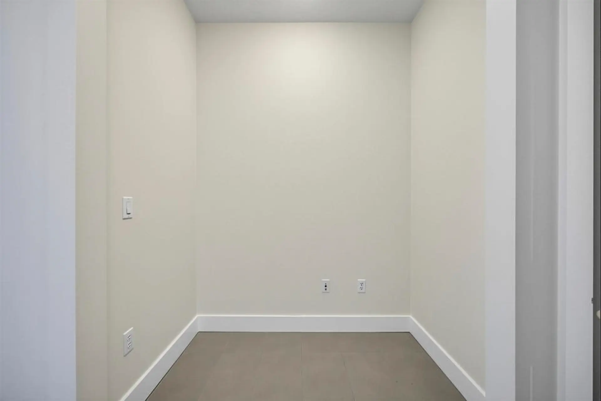 #426 5928 Birney Avenue - Image 14