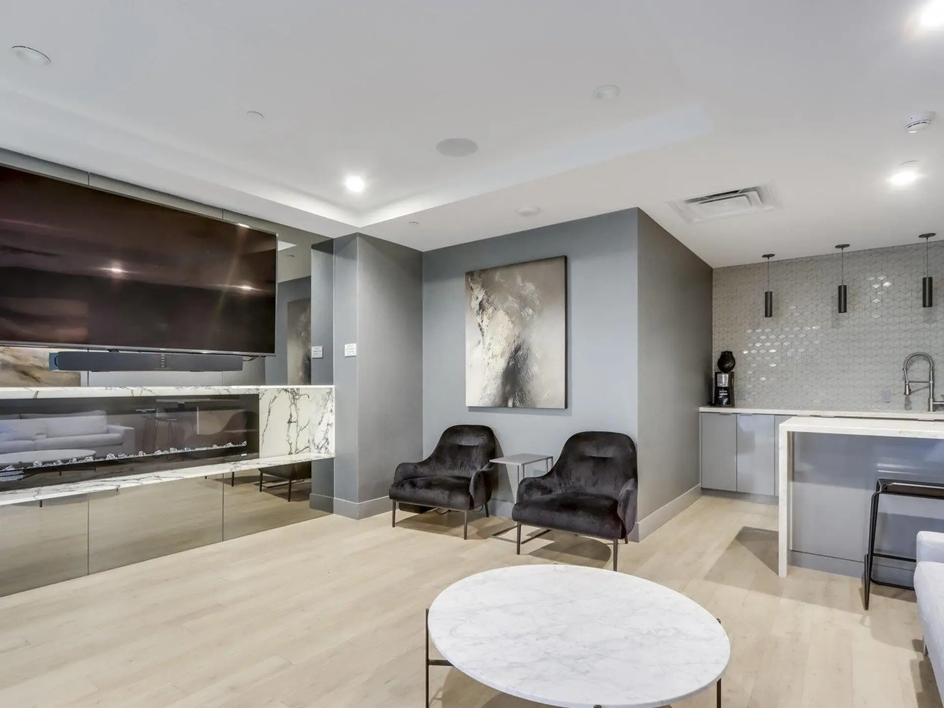 #2402 8189 Cambie Street - Image 5