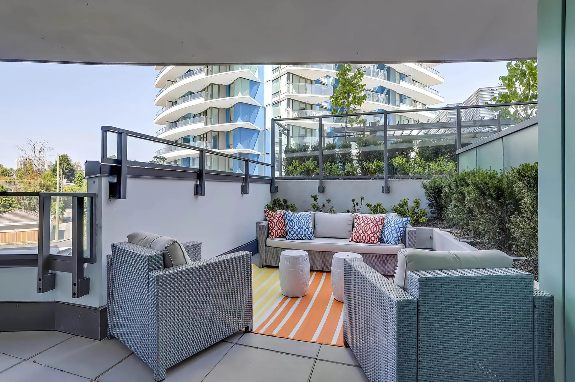 #2402 8189 Cambie Street - Image 9