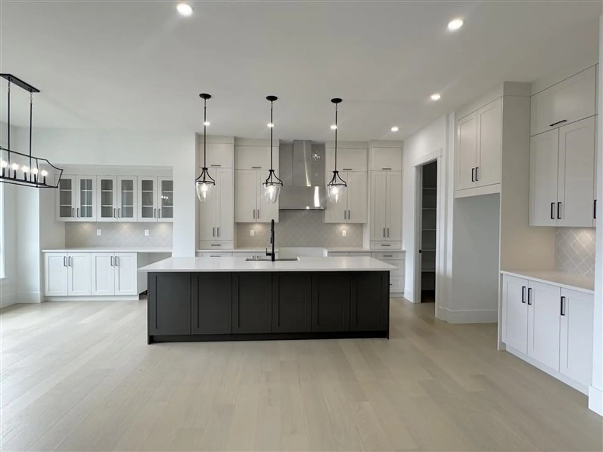 20892 35a Avenue - Image 3