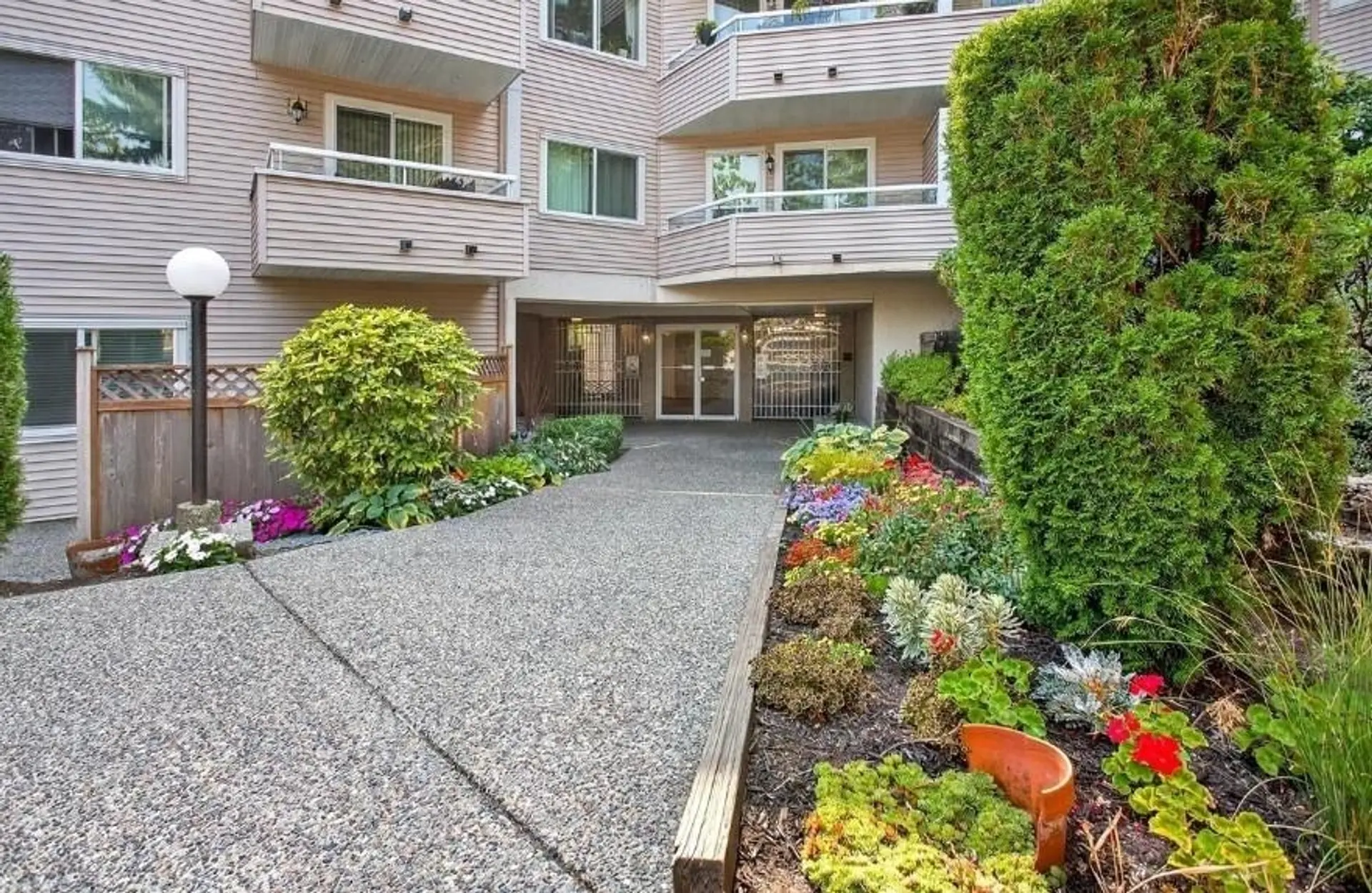 #411 450 Bromley Street - Image 2