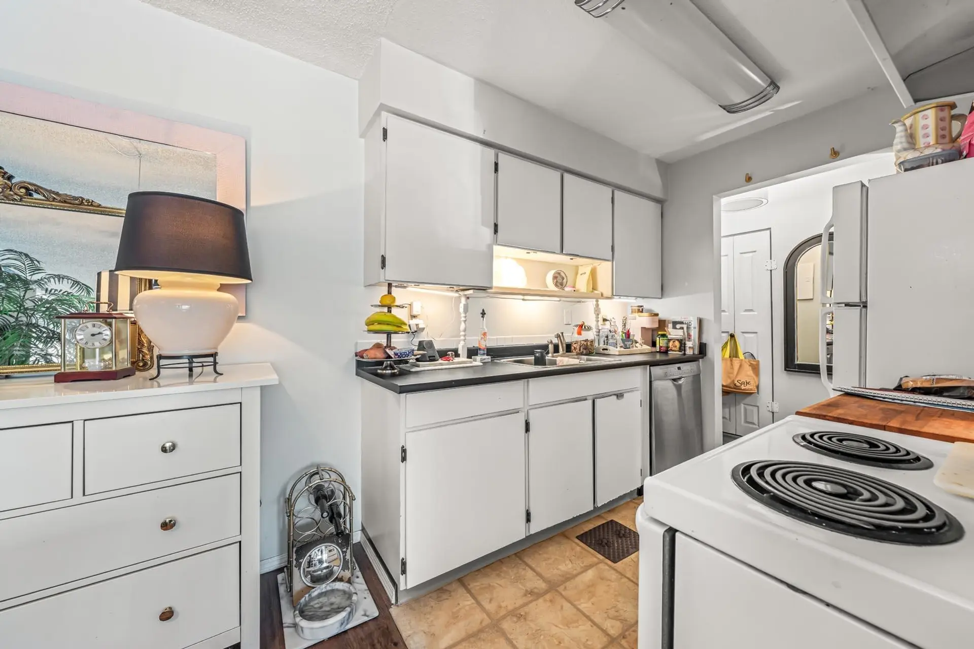 #207 230 Mowat Street - Image 6