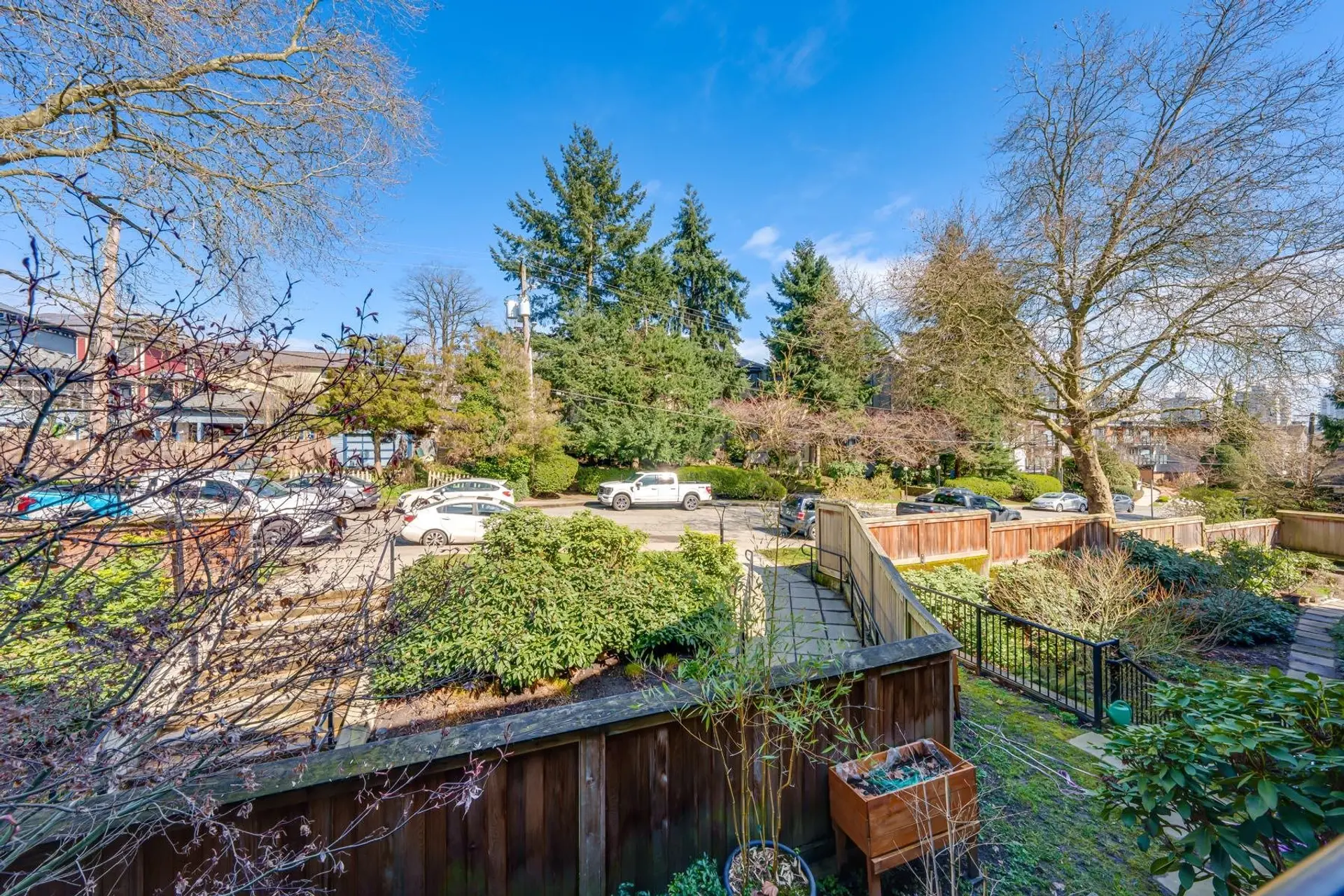 #207 230 Mowat Street - Image 10