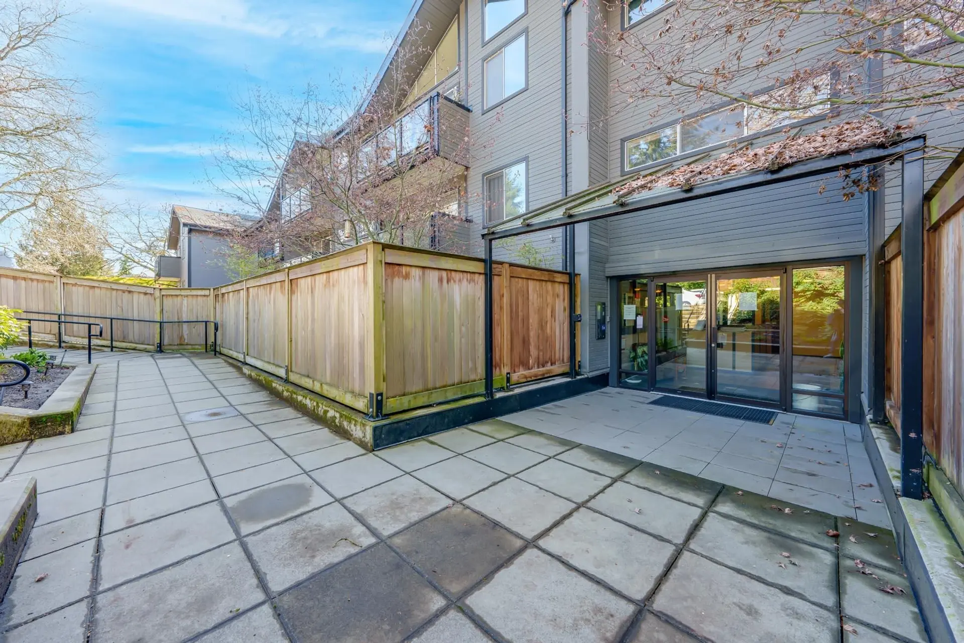 #207 230 Mowat Street - Image 11