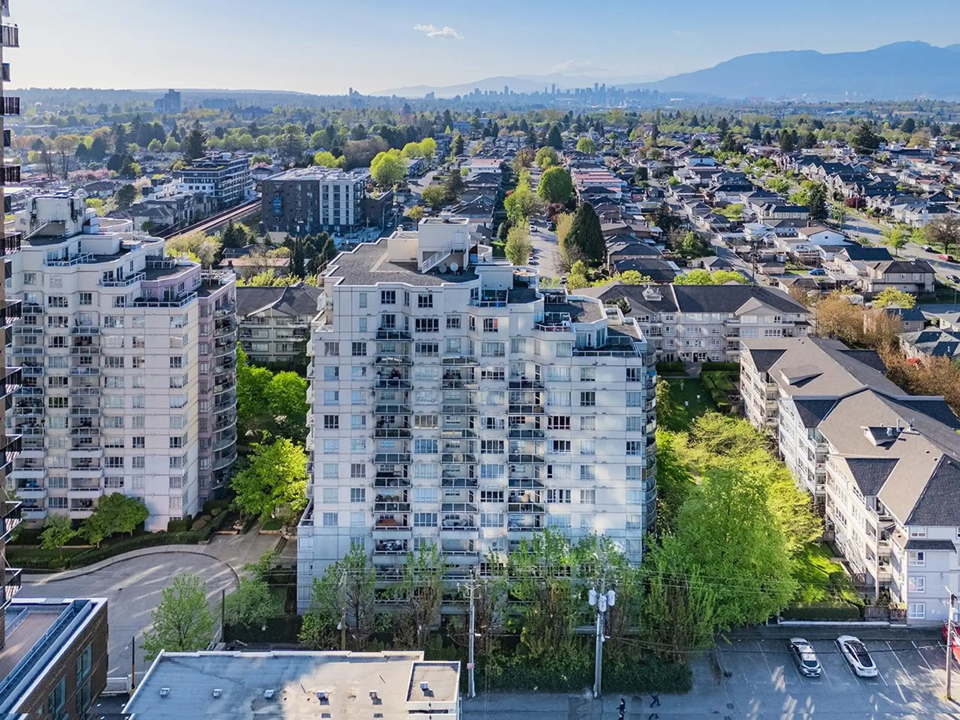 Property at #910 3489 Ascot Place, Vancouver, BC