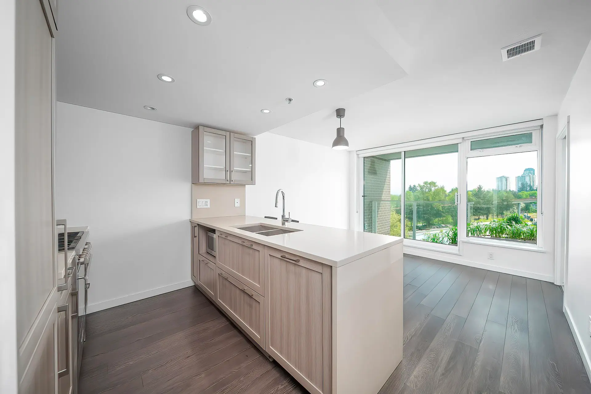#915 5665 Boundary Road - Image 2