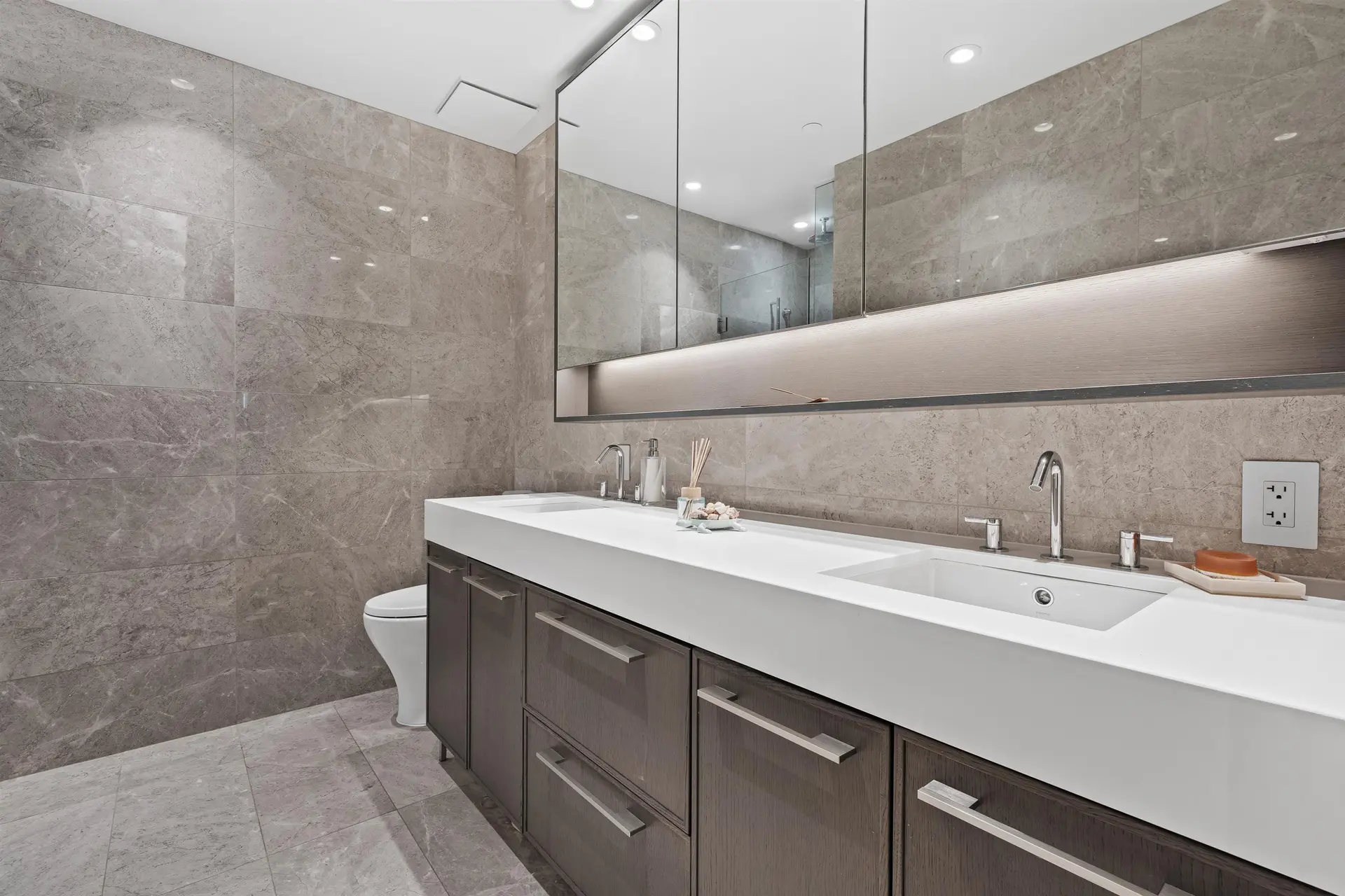 #103 1055 Ridgewood Drive - Image 10