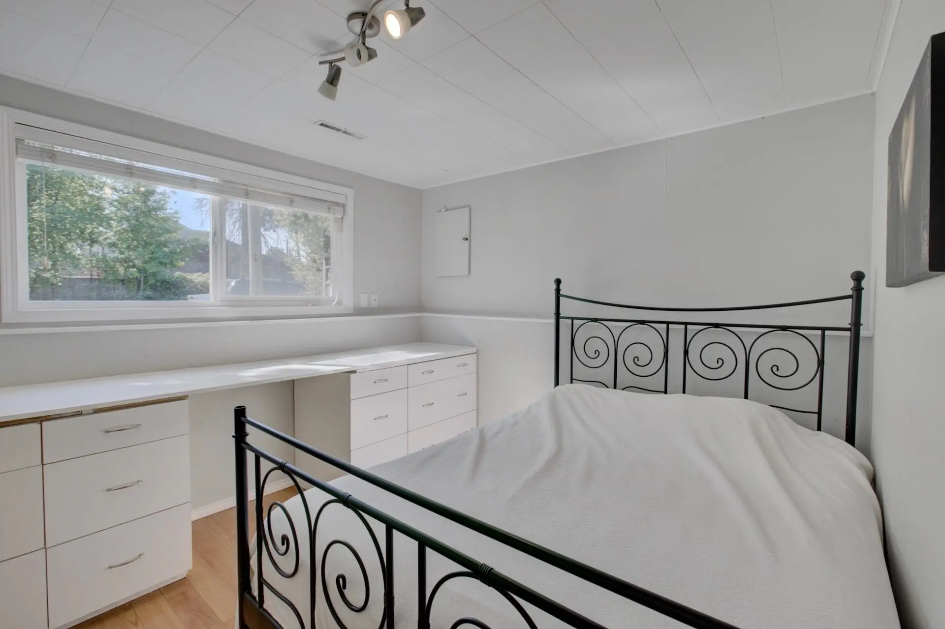 8505 Howard Crescent - Image 13
