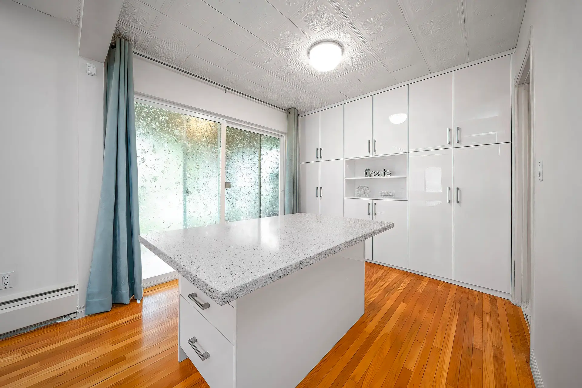 750 Westview Crescent - Image 1