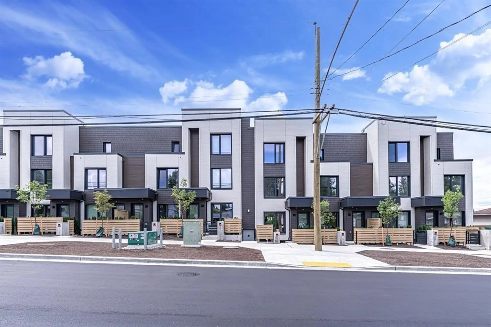 #702 606 Foster Avenue