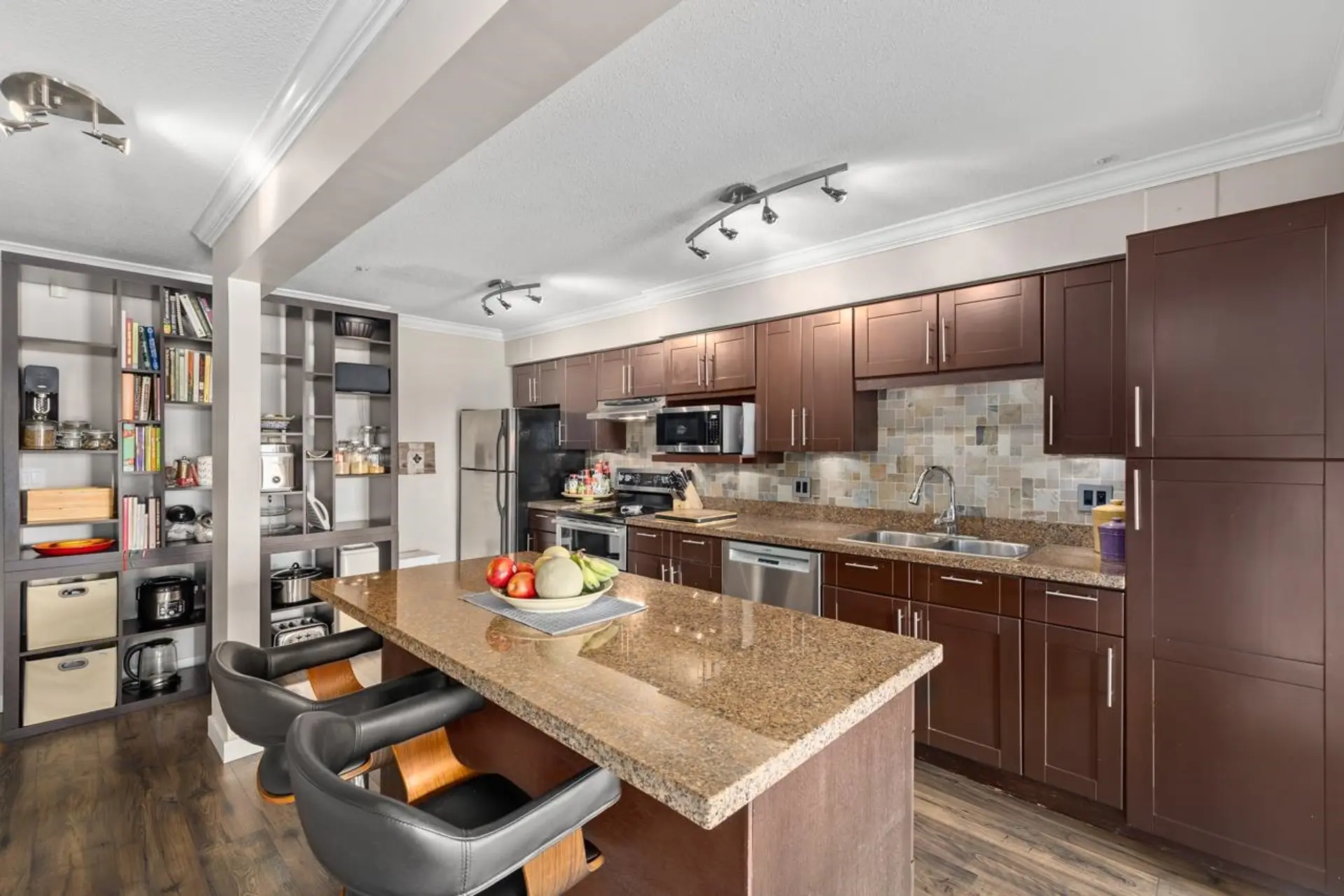 #312 6 Renaissance Square - Image 6